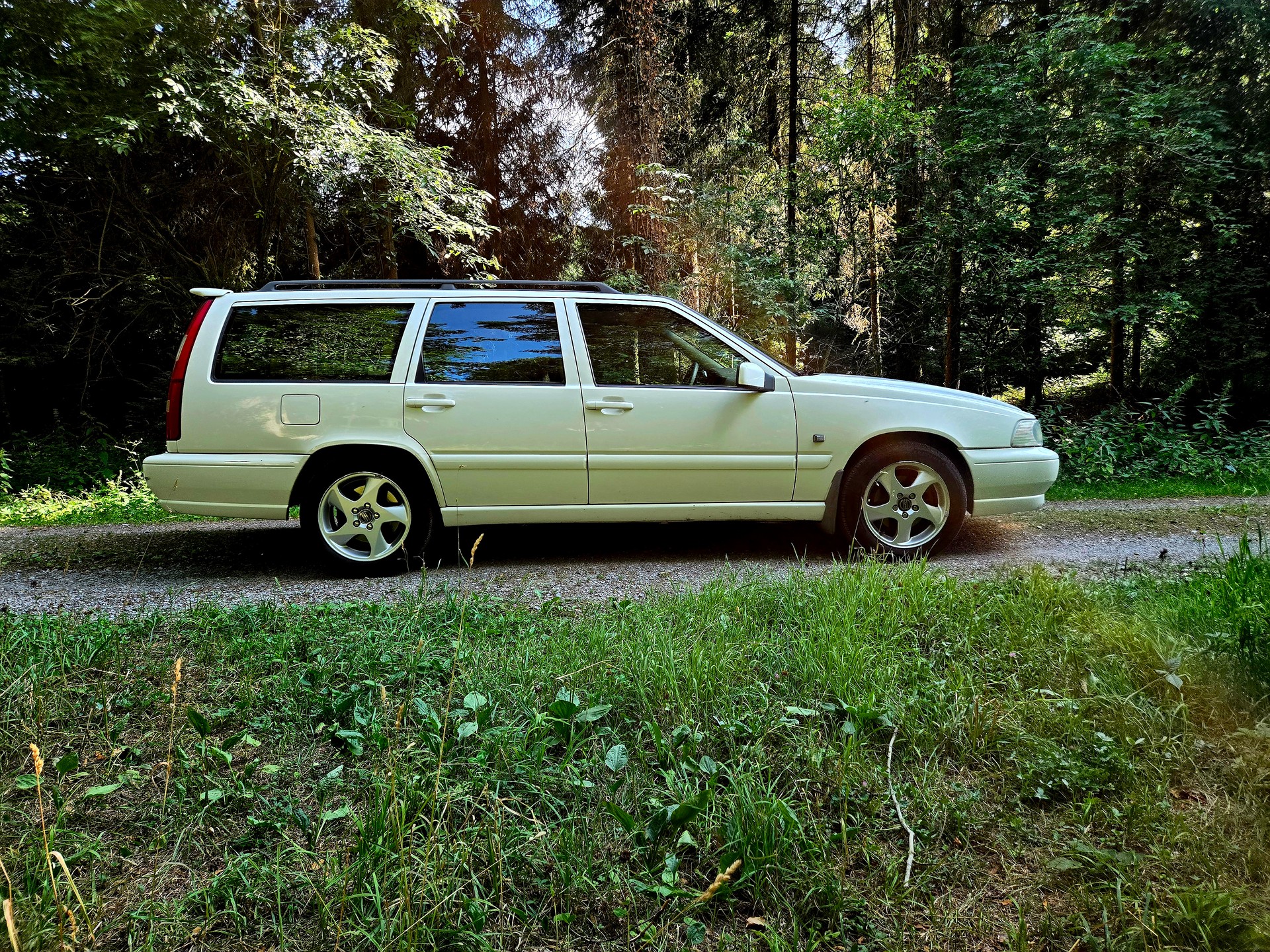 VOLVO V70 2.5-image-10