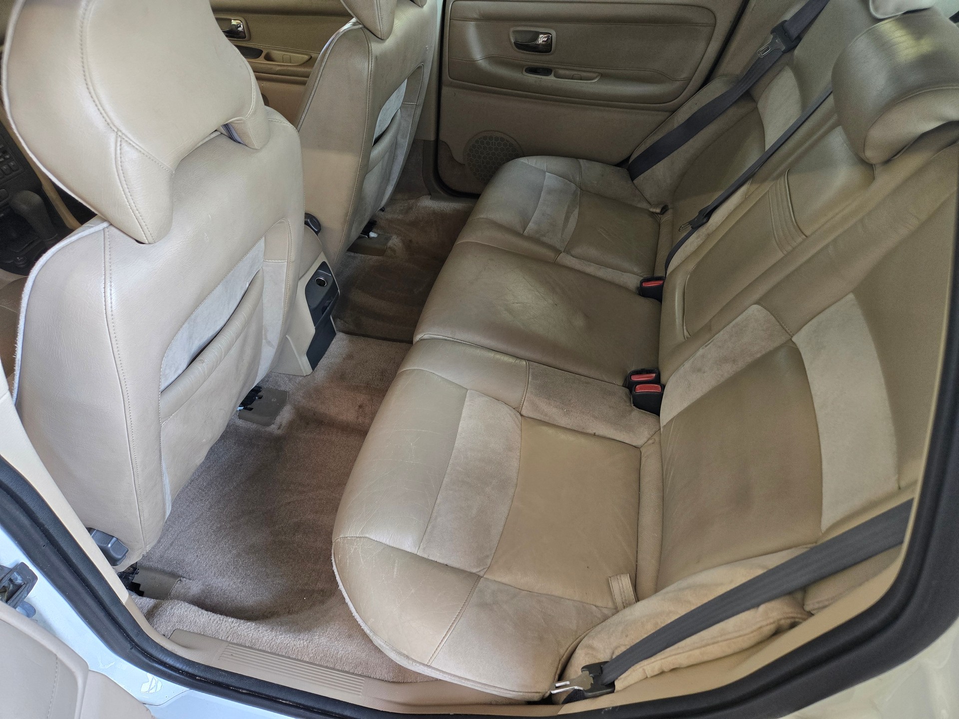 VOLVO V70 2.5-image-14
