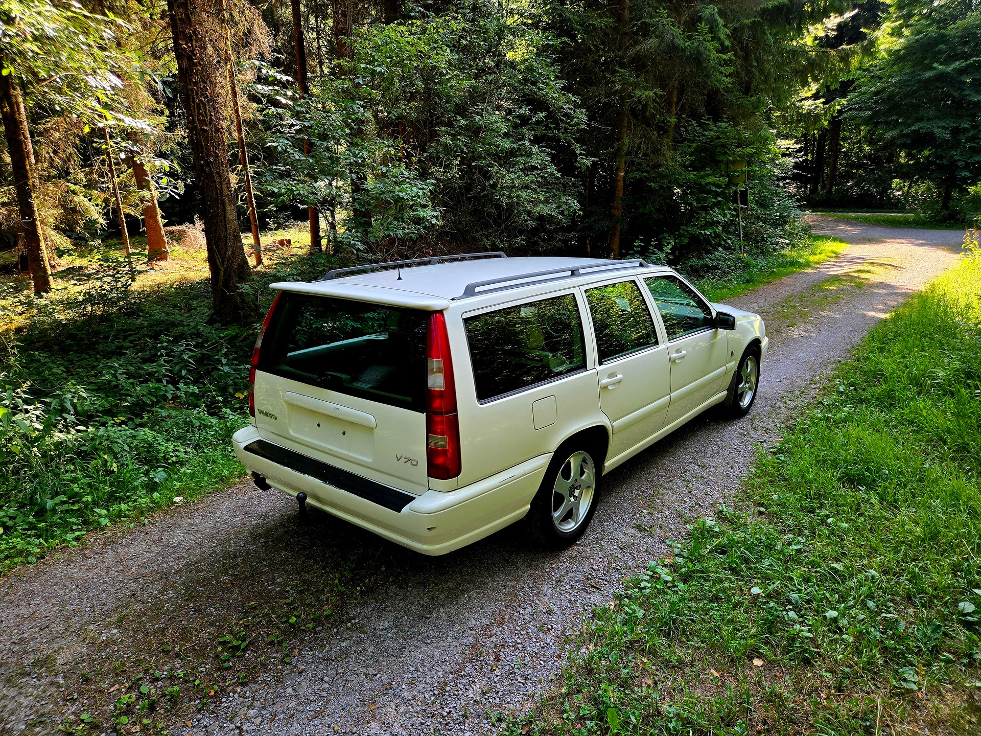 VOLVO V70 2.5-image-11