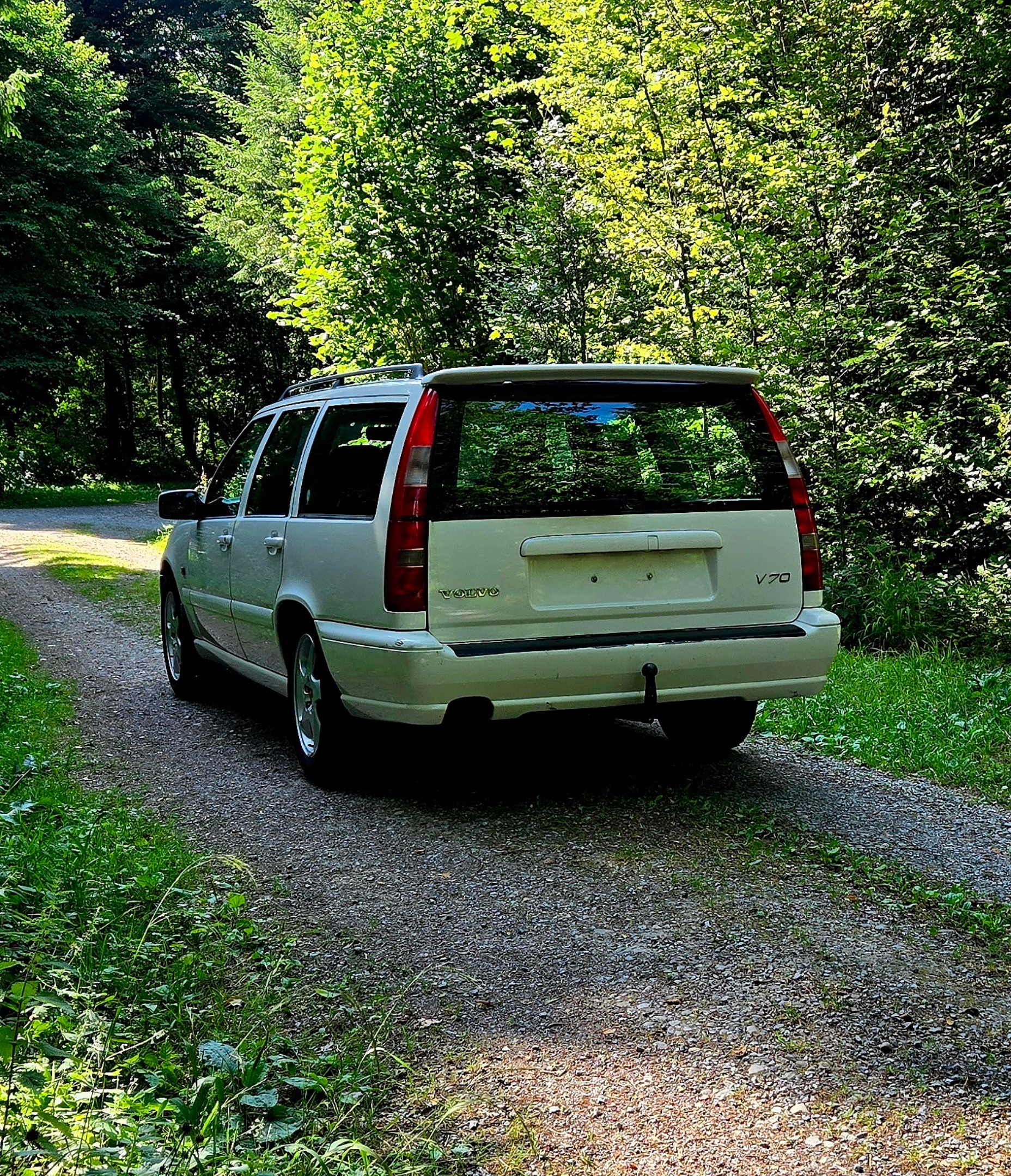 VOLVO V70 2.5-image-1
