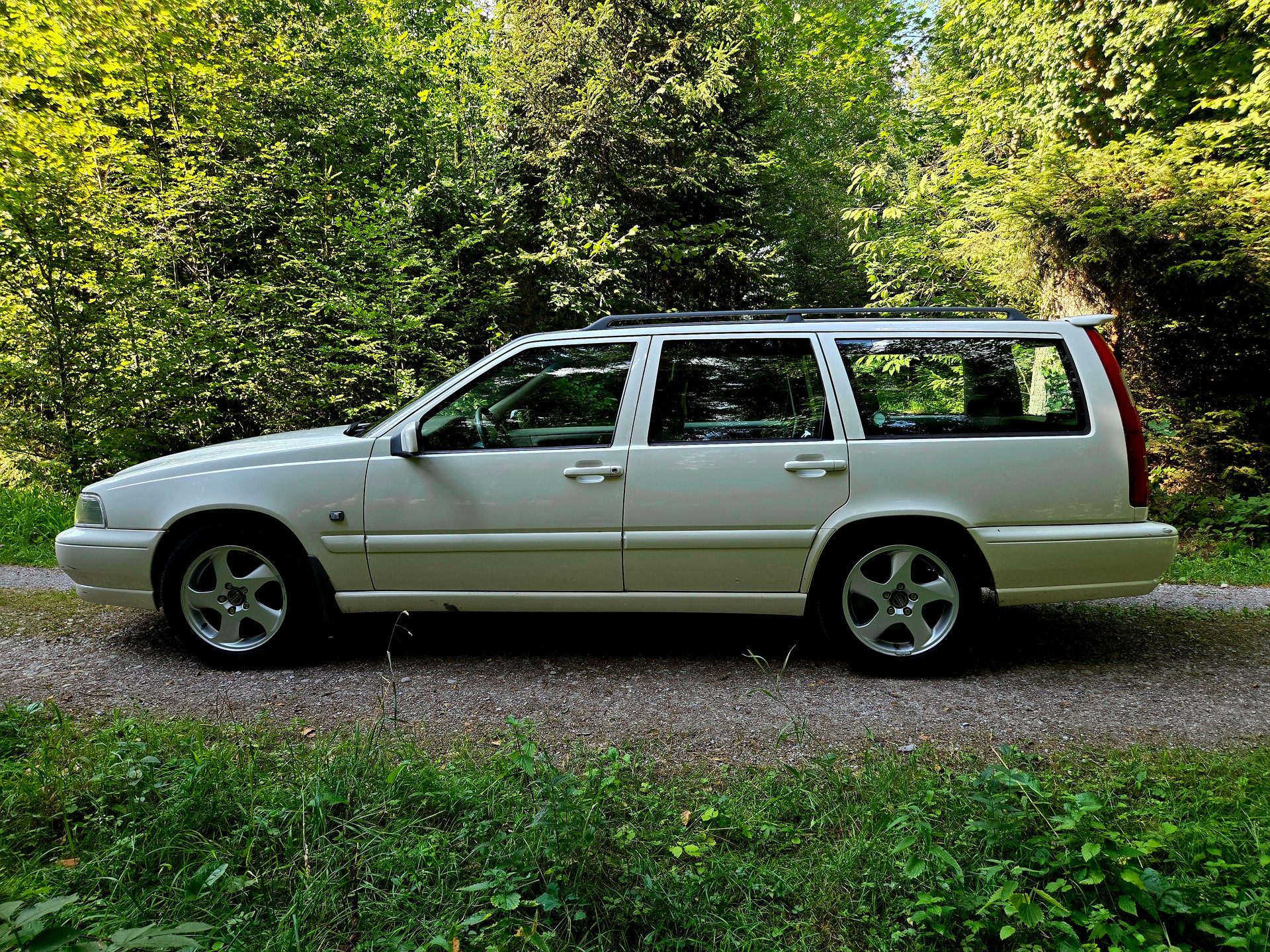 VOLVO V70 2.5-image-8
