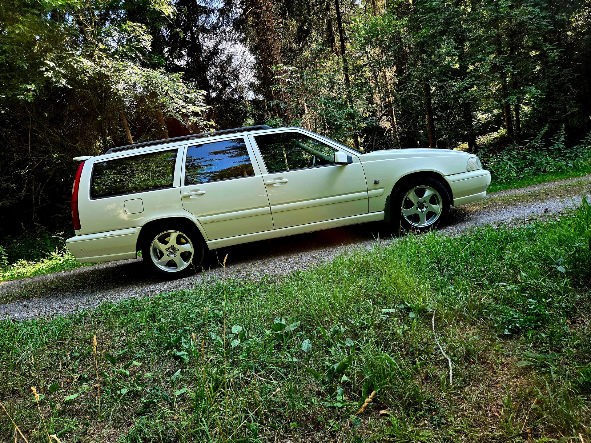 VOLVO V70 2.5-image-12