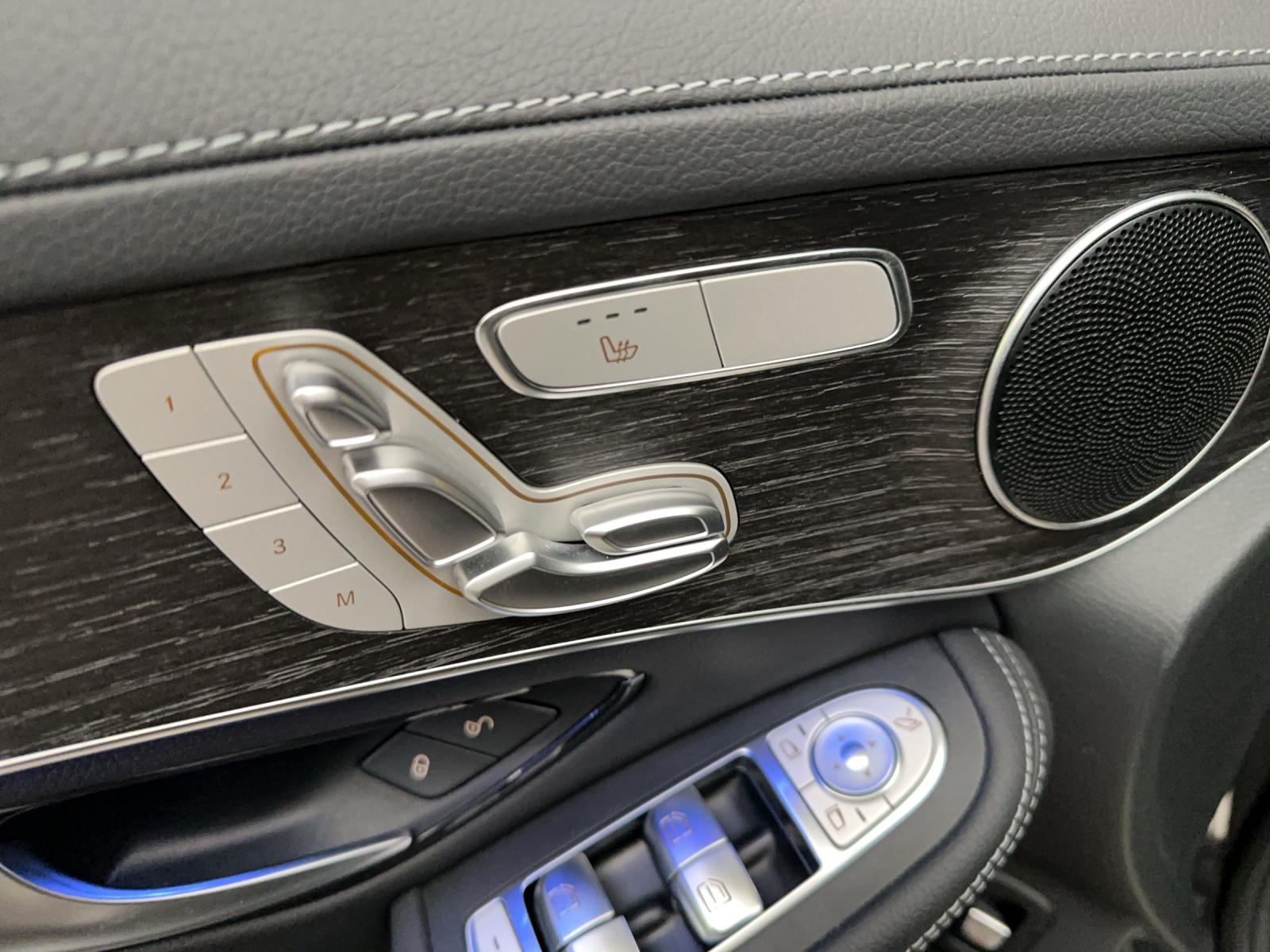 MERCEDES-BENZ GLC 300 de AMG Line 4M A-image-9