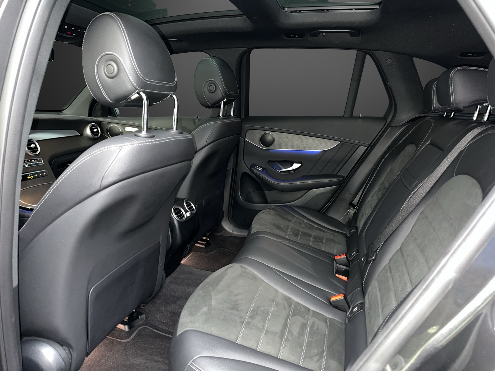 MERCEDES-BENZ GLC 300 de AMG Line 4M A-image-8