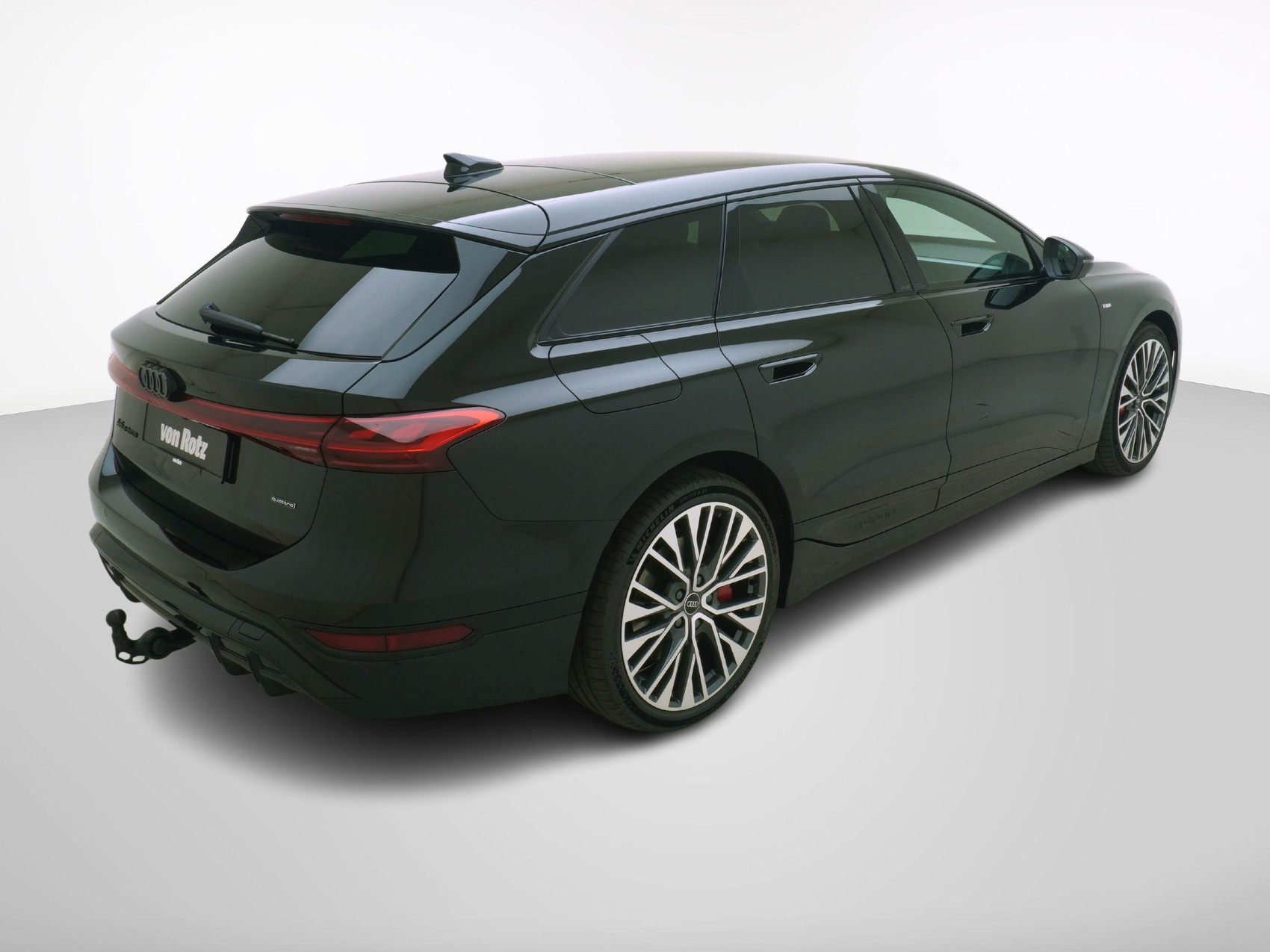 AUDI A6 e-tron Avant quattro S line-image-4
