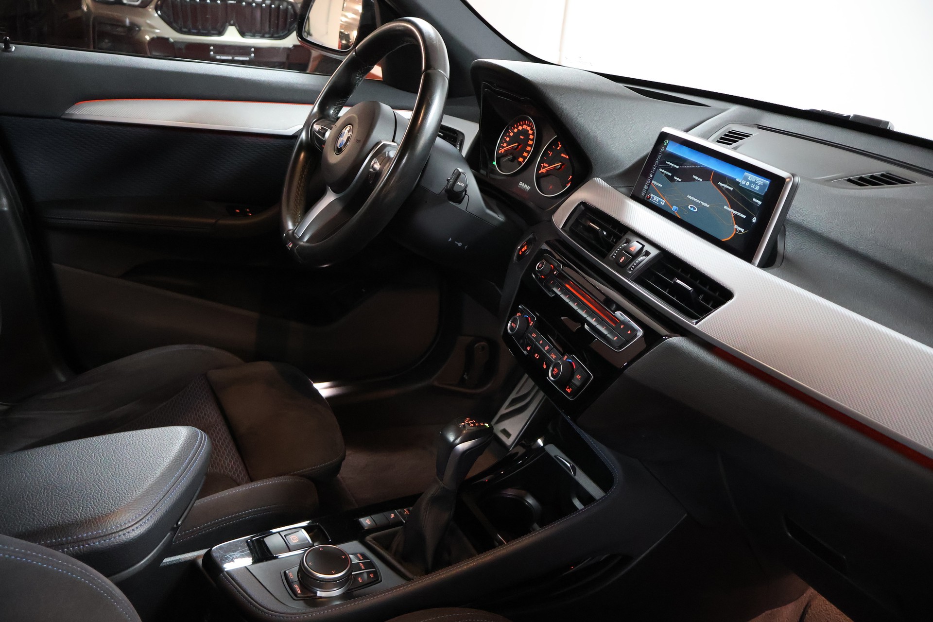 BMW X1 xDrive 25i M Sport Steptronic-image-11