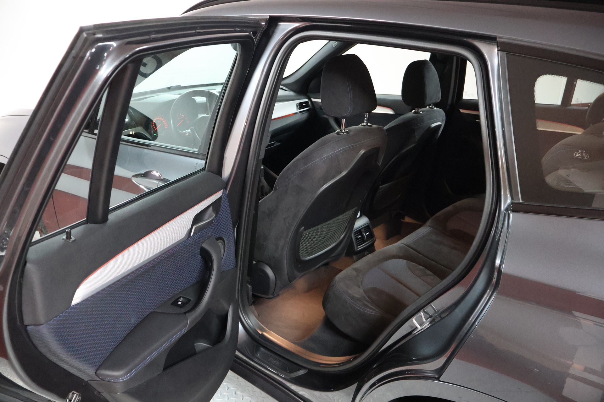 BMW X1 xDrive 25i M Sport Steptronic-image-17