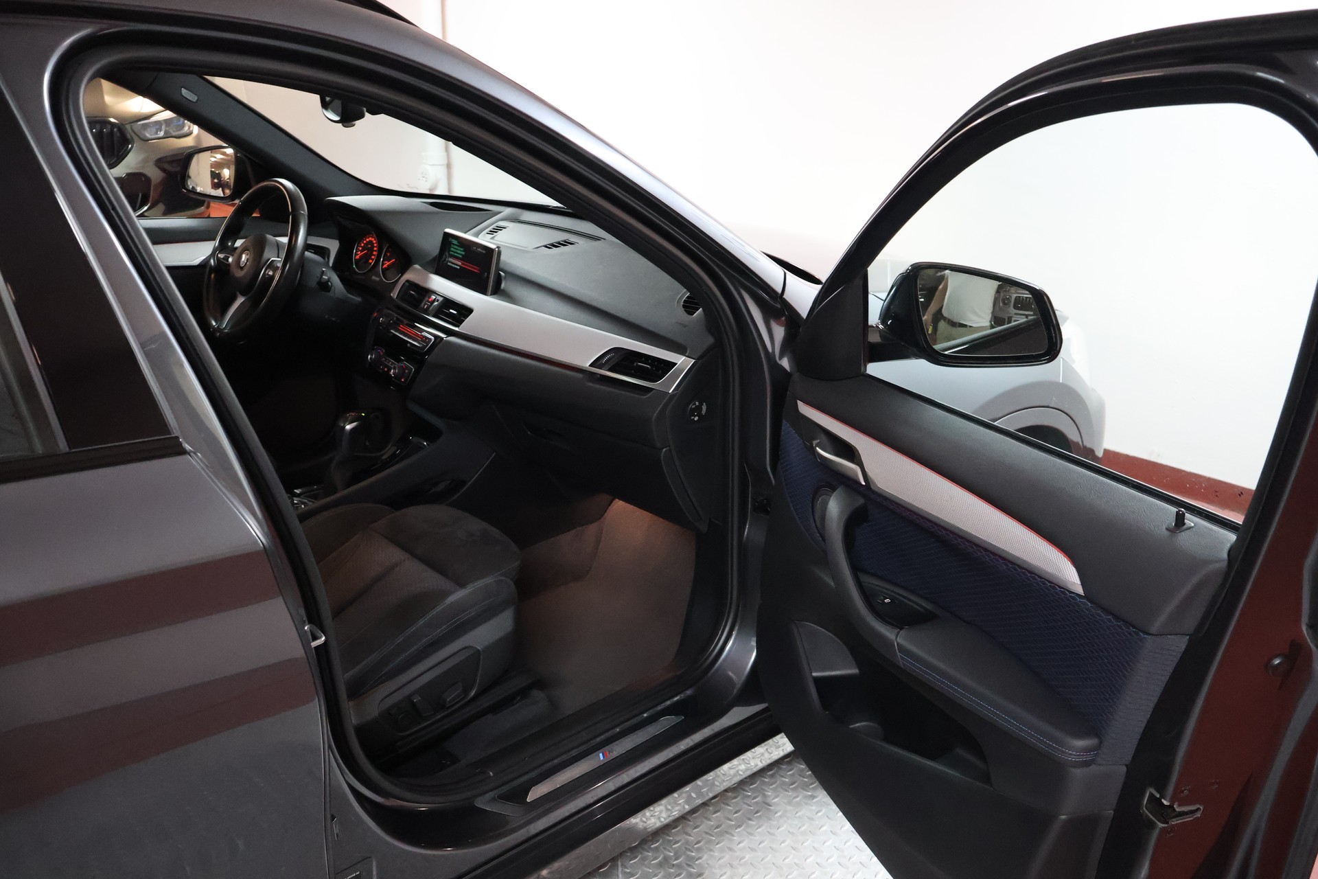 BMW X1 xDrive 25i M Sport Steptronic-image-14