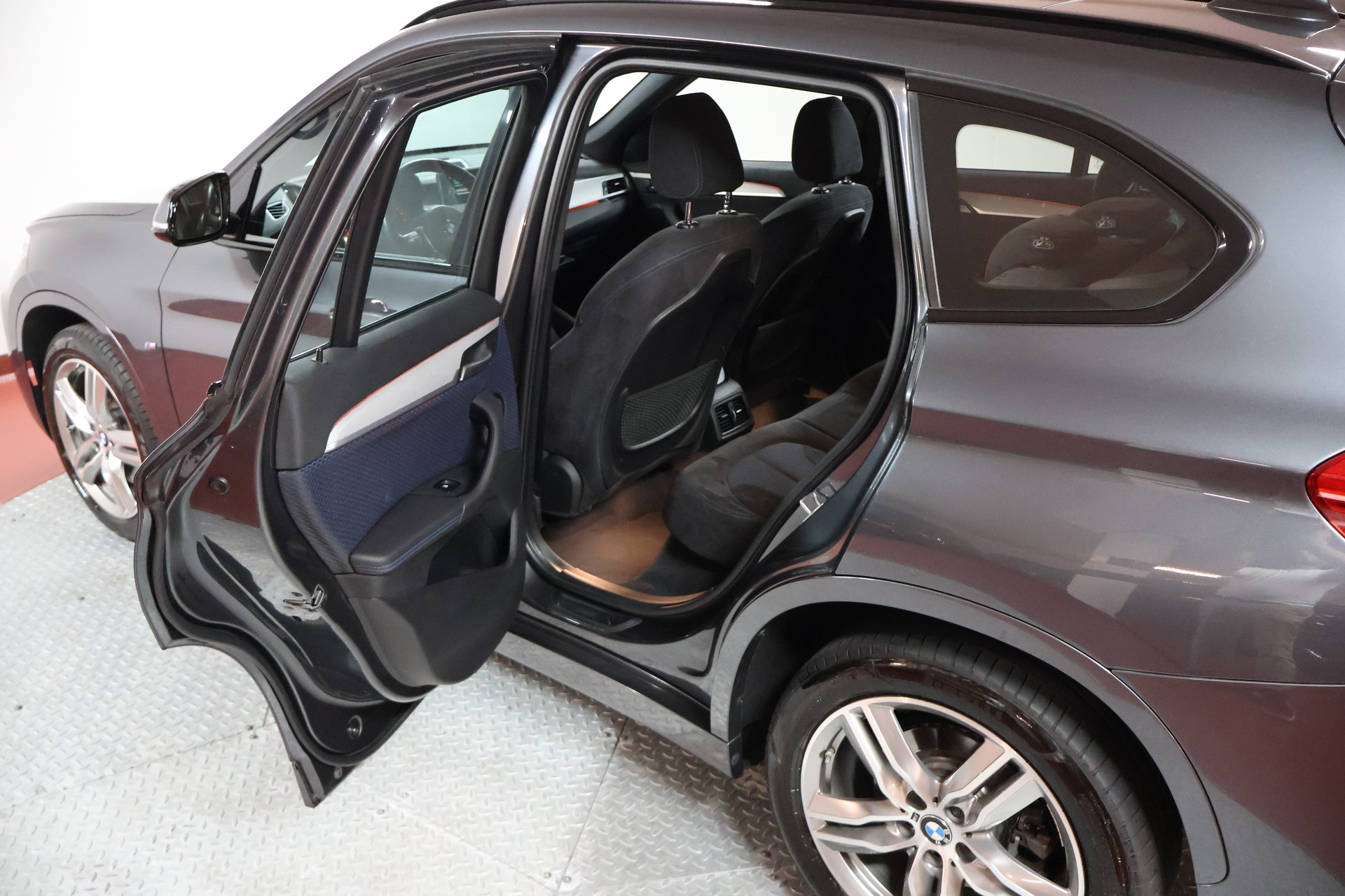 BMW X1 xDrive 25i M Sport Steptronic-image-16