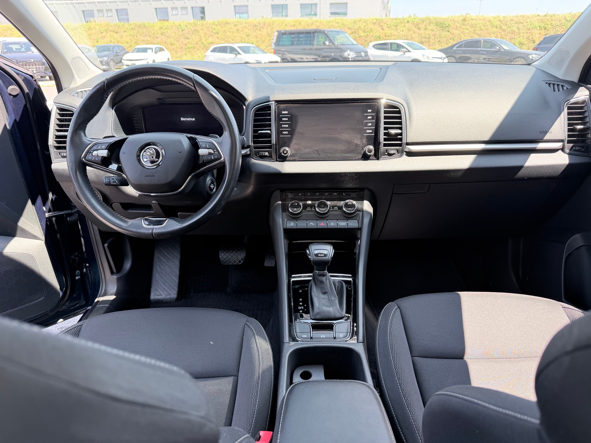 SKODA Karoq 2.0 TDI CR Ambition 4x4 DSG+++ANHÄNGERKUPPLUNG+++-image-8