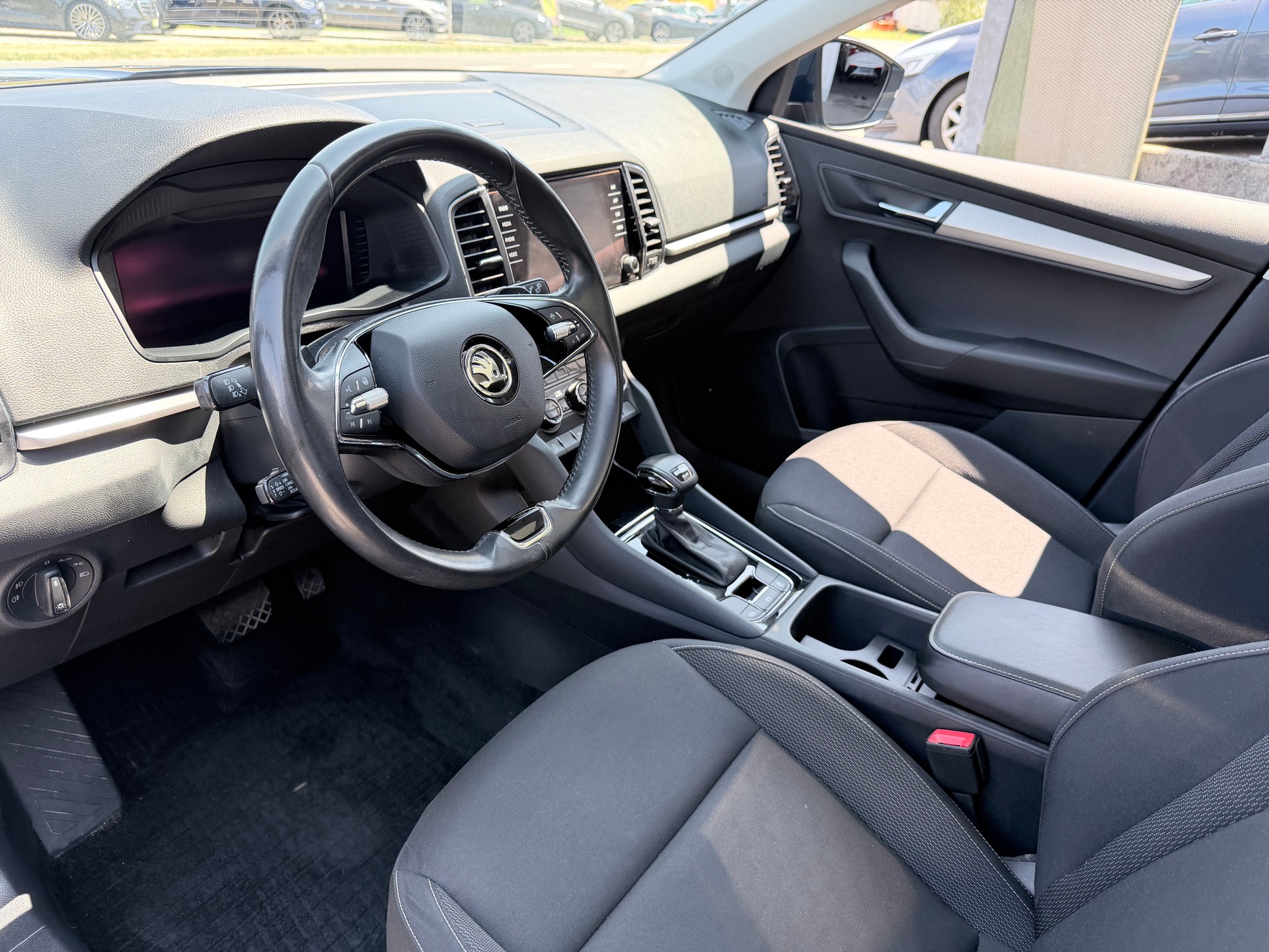 SKODA Karoq 2.0 TDI CR Ambition 4x4 DSG+++ANHÄNGERKUPPLUNG+++-image-7