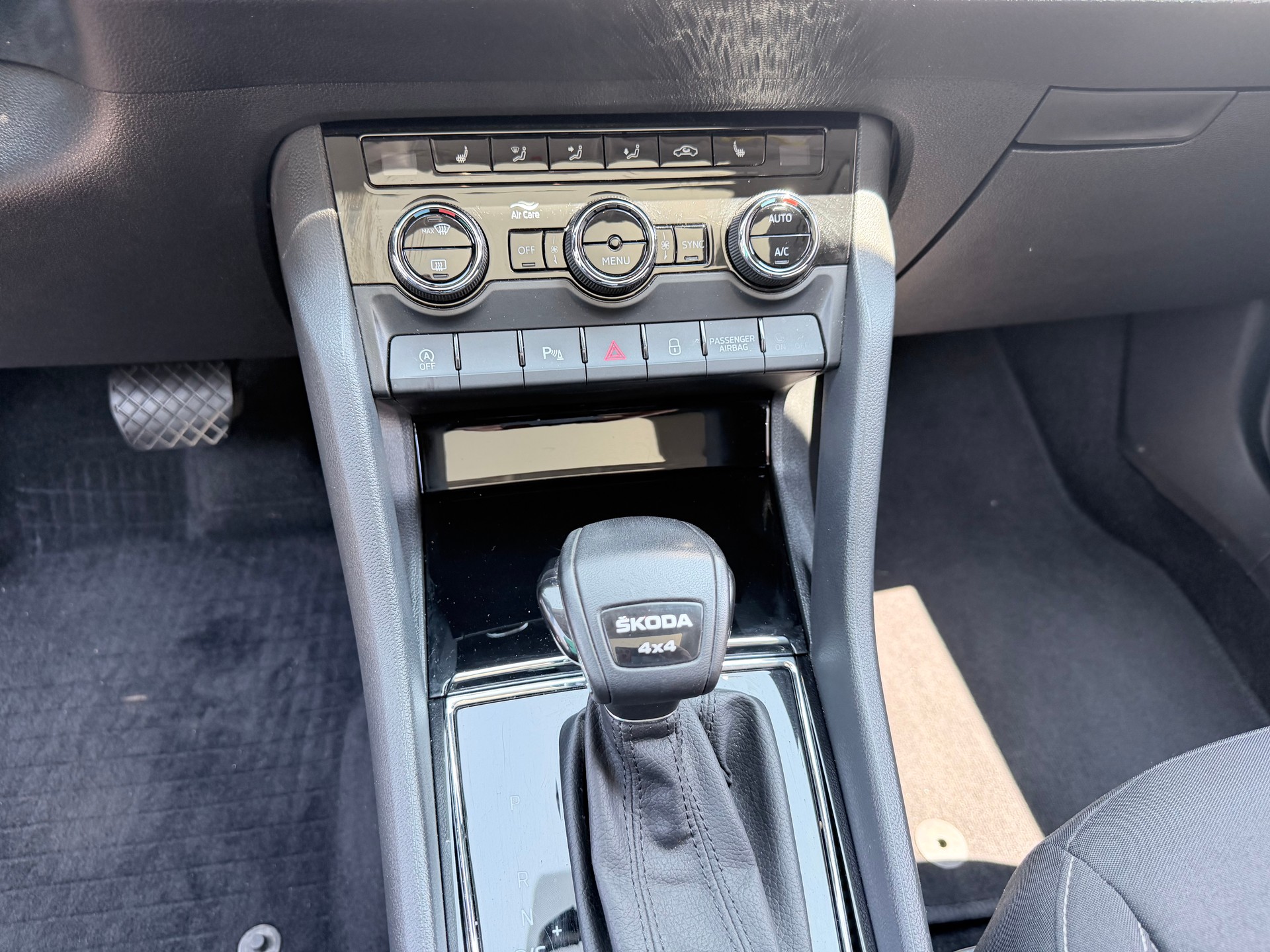SKODA Karoq 2.0 TDI CR Ambition 4x4 DSG+++ANHÄNGERKUPPLUNG+++-image-15