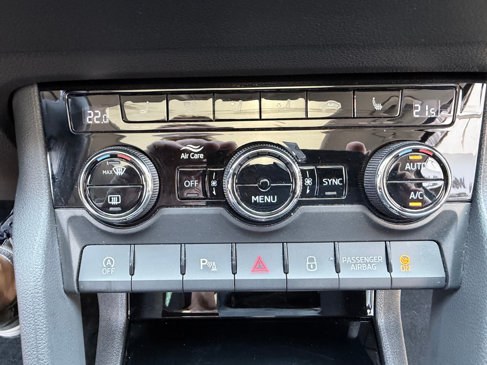 SKODA Karoq 2.0 TDI CR Ambition 4x4 DSG+++ANHÄNGERKUPPLUNG+++-image-12