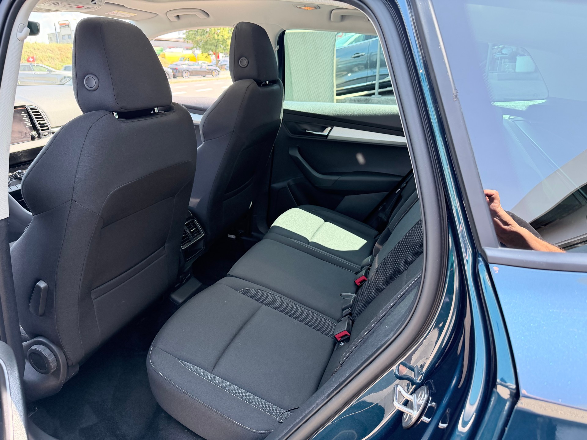 SKODA Karoq 2.0 TDI CR Ambition 4x4 DSG+++ANHÄNGERKUPPLUNG+++-image-16
