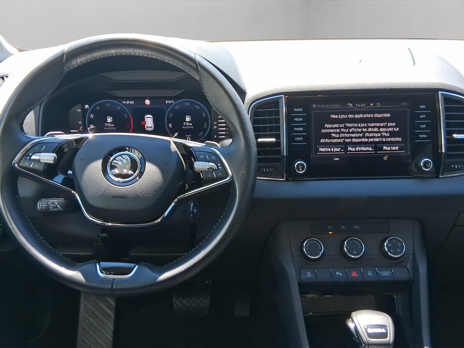 SKODA Karoq 1.5 TSI Ambition-image-9