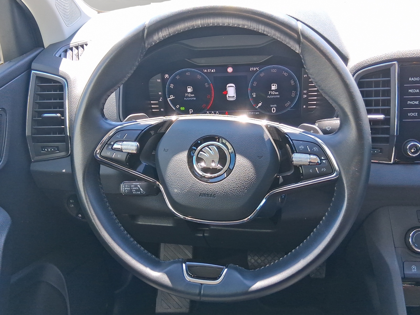 SKODA Karoq 1.5 TSI Ambition-image-10