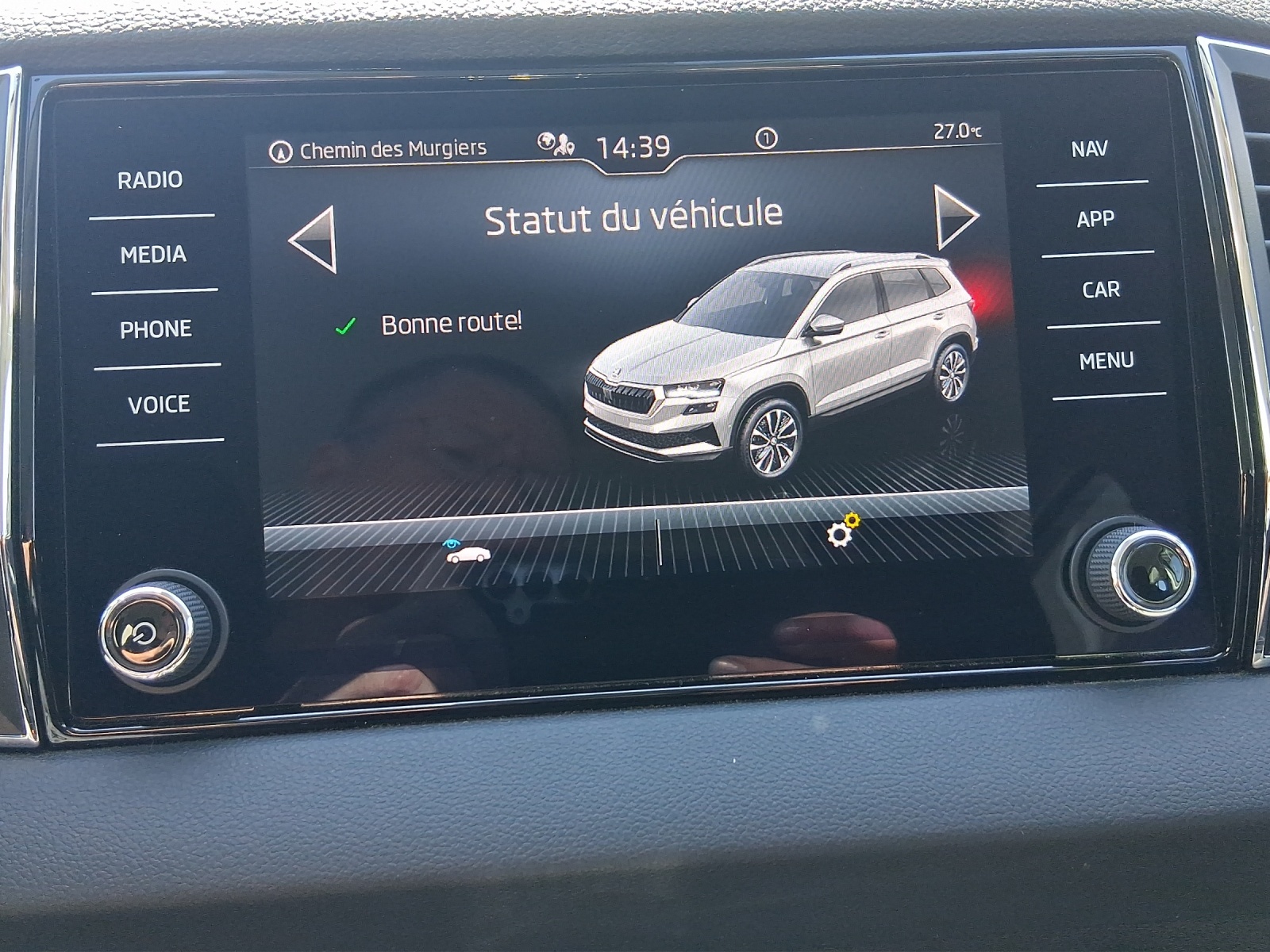 SKODA Karoq 1.5 TSI Ambition-image-14