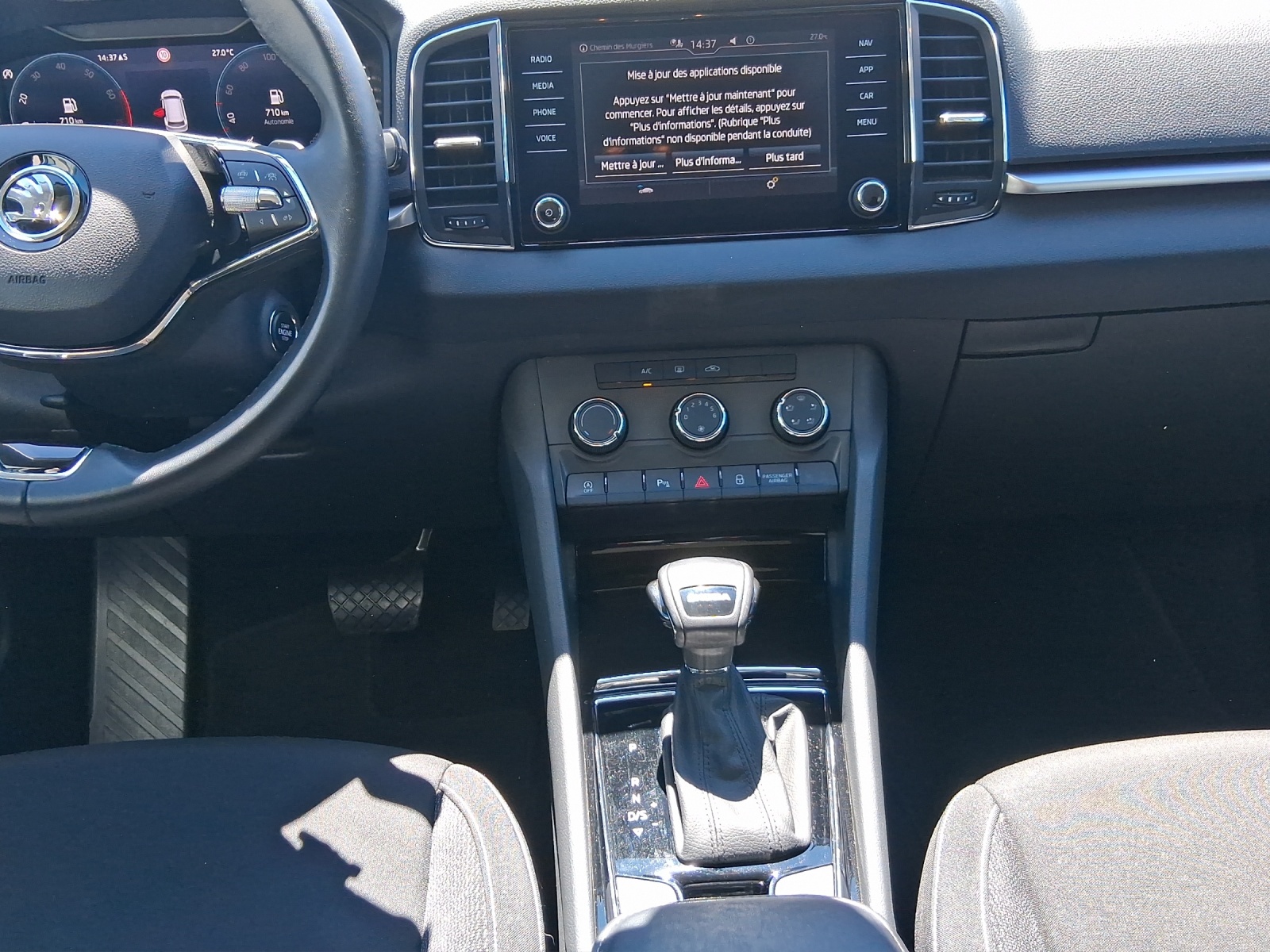 SKODA Karoq 1.5 TSI Ambition-image-11