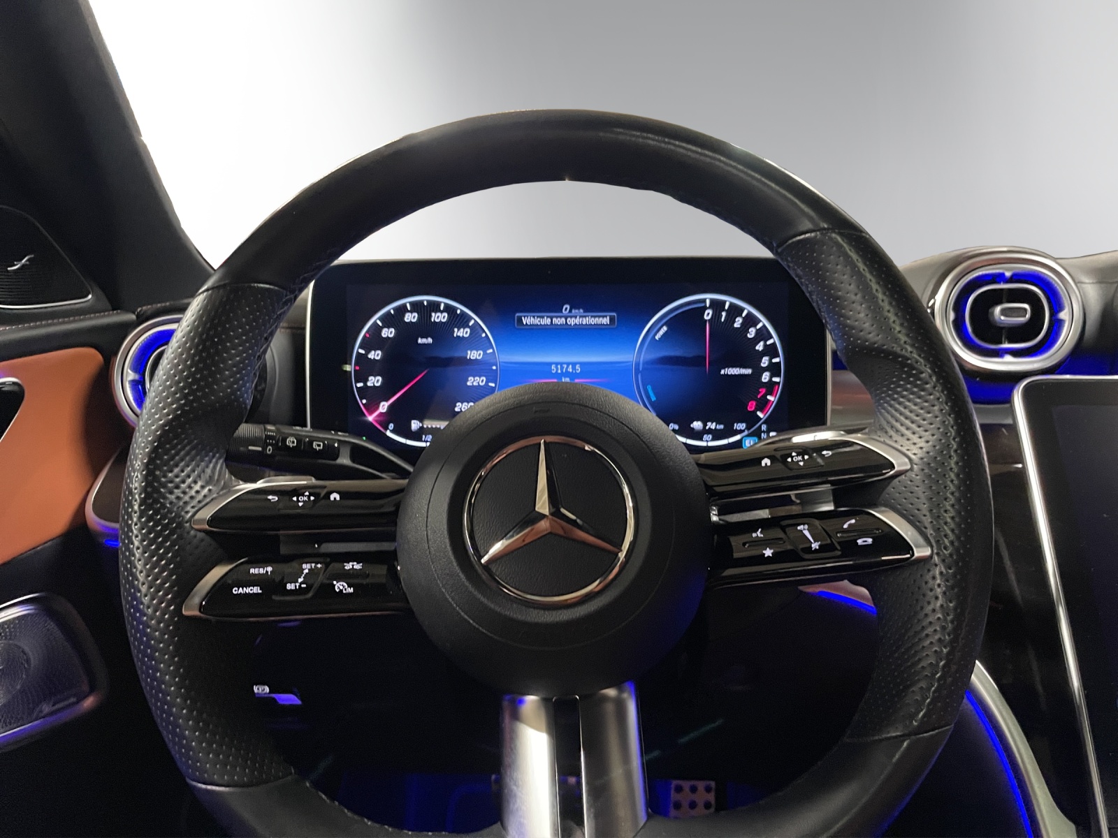 MERCEDES-BENZ C 300 e T AMG Line-image-13