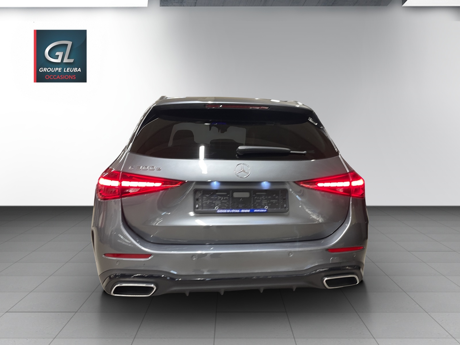 MERCEDES-BENZ C 300 e T AMG Line-image-4