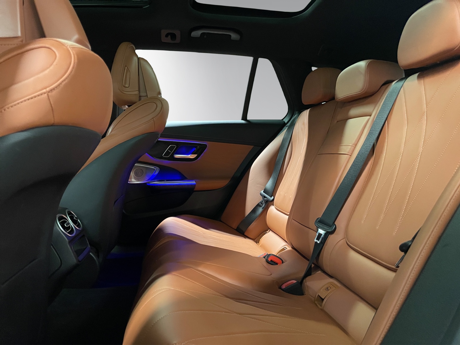 MERCEDES-BENZ C 300 e T AMG Line-image-10