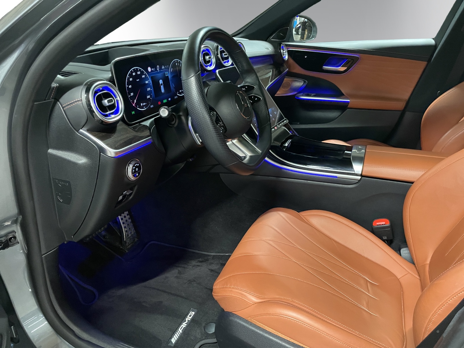 MERCEDES-BENZ C 300 e T AMG Line-image-8