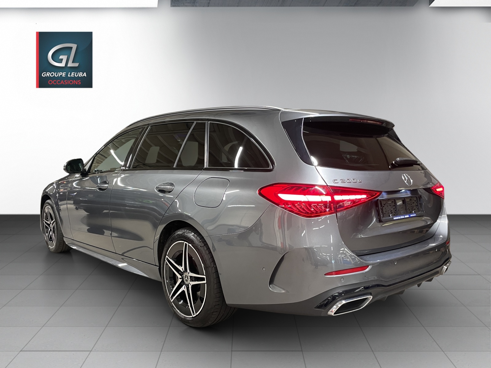 MERCEDES-BENZ C 300 e T AMG Line-image-3
