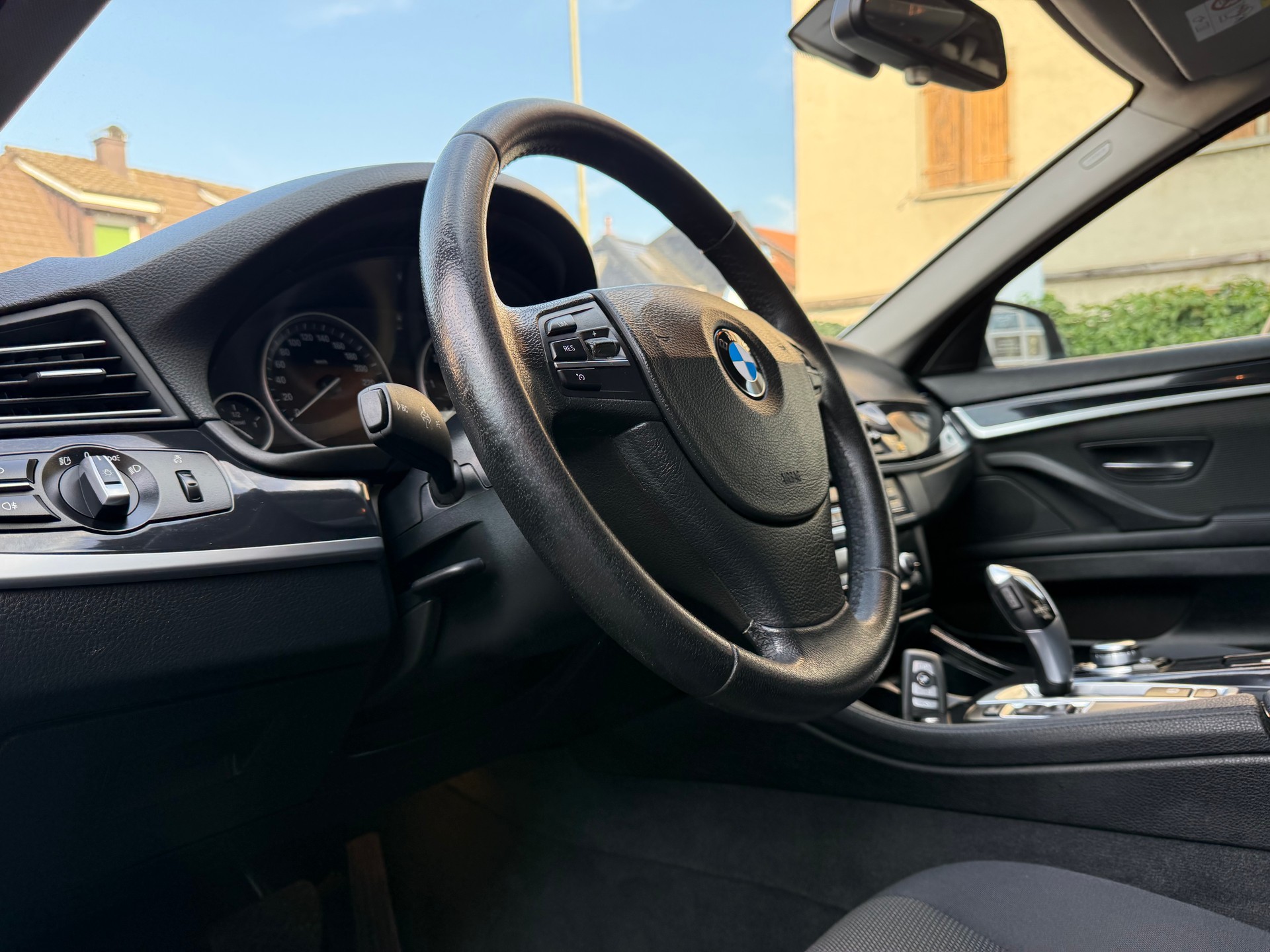 BMW 520d Touring xDrive Steptronic-image-6