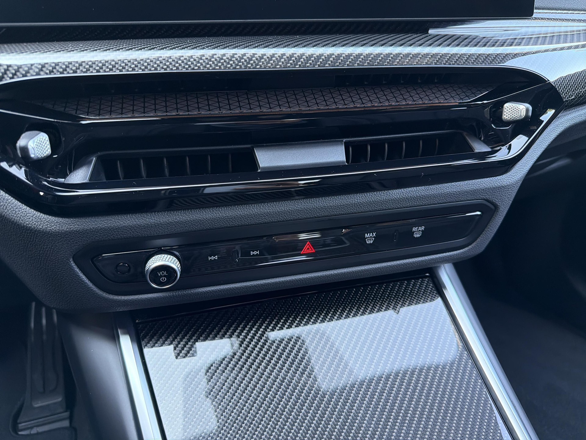 BMW M3 Competition M xDrive-image-15