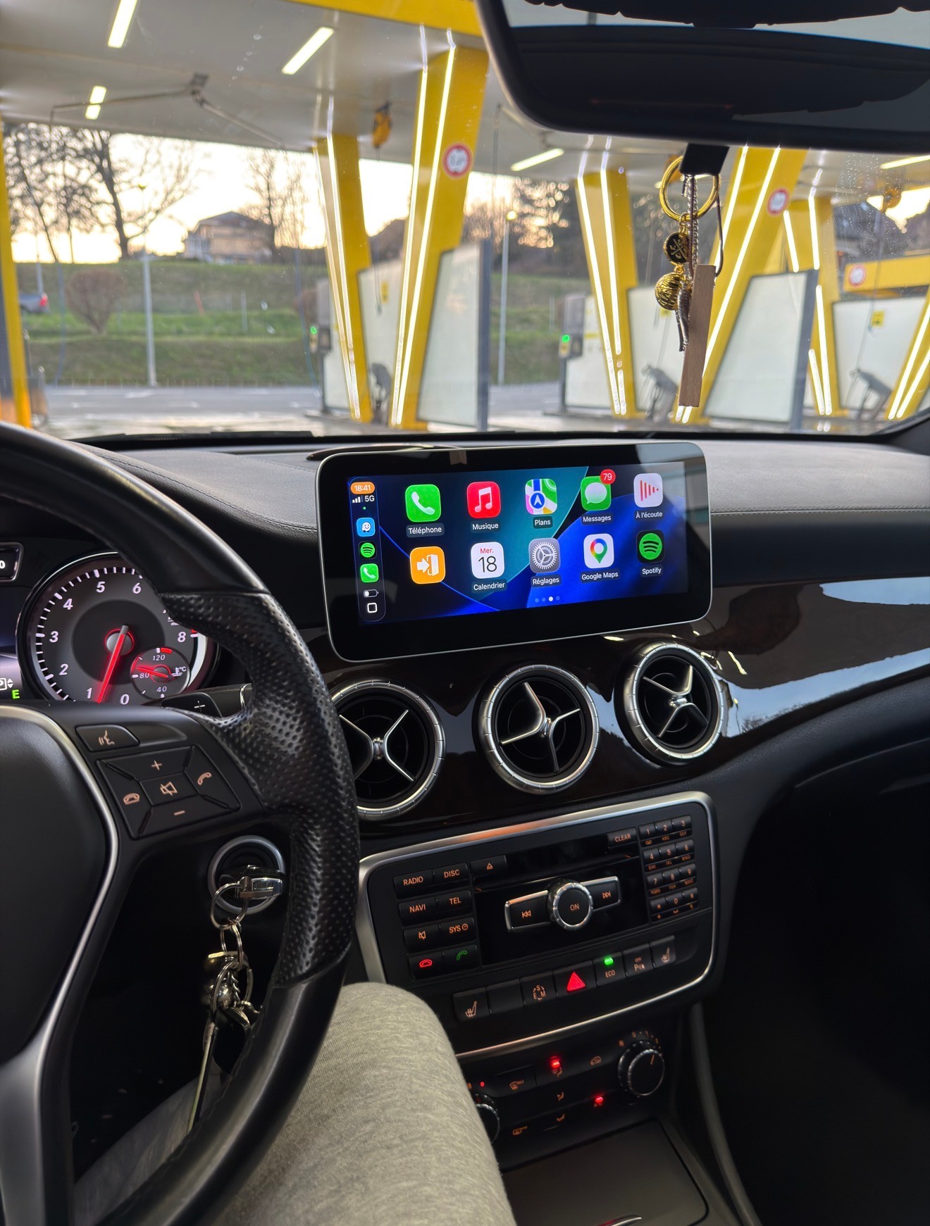 MERCEDES-BENZ CLA 200-image-4