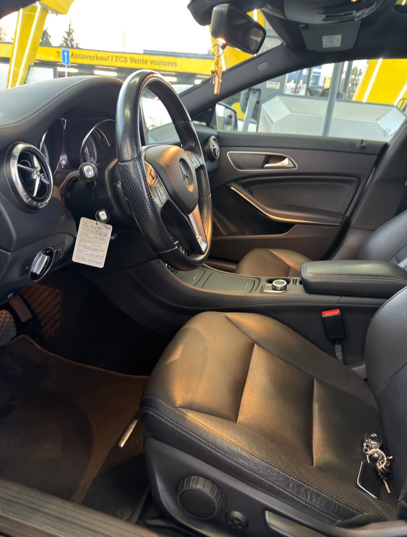 MERCEDES-BENZ CLA 200-image-3