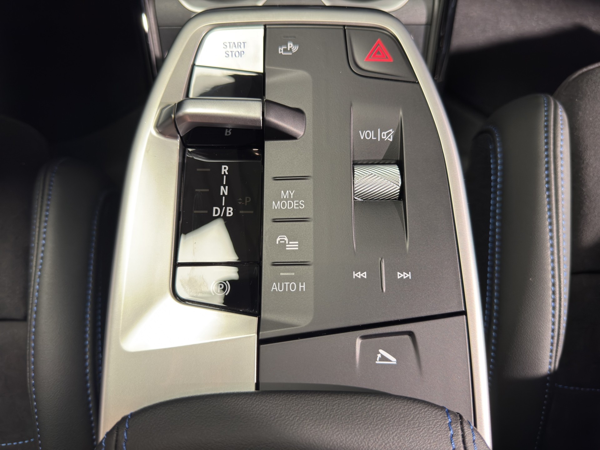 BMW iX1 20 eDrive-image-10
