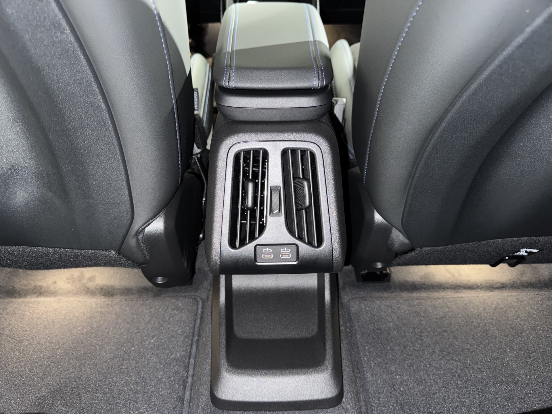 BMW iX1 20 eDrive-image-9