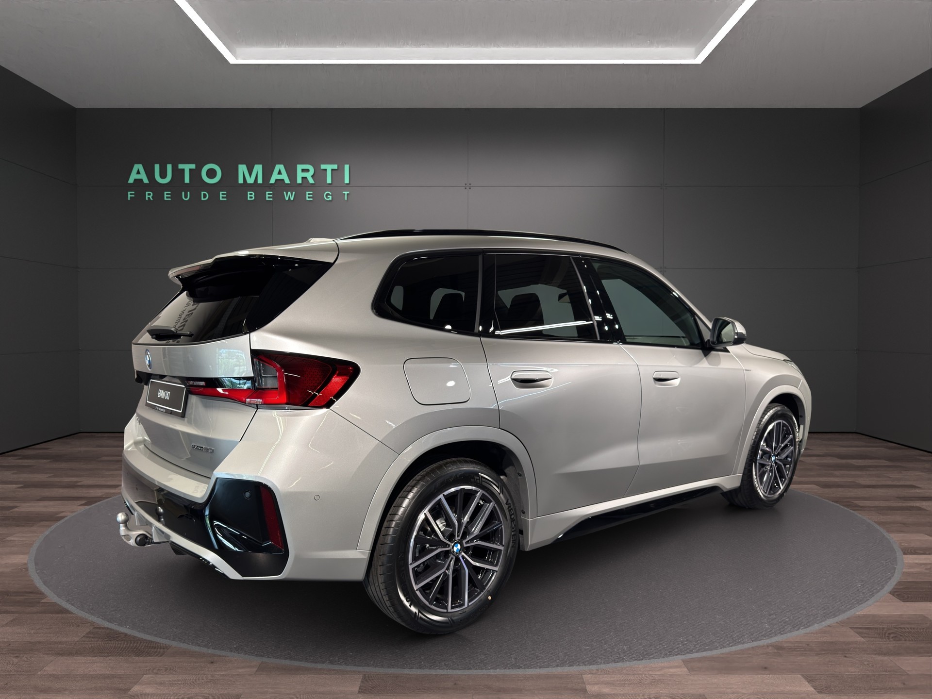 BMW iX1 20 eDrive-image-3