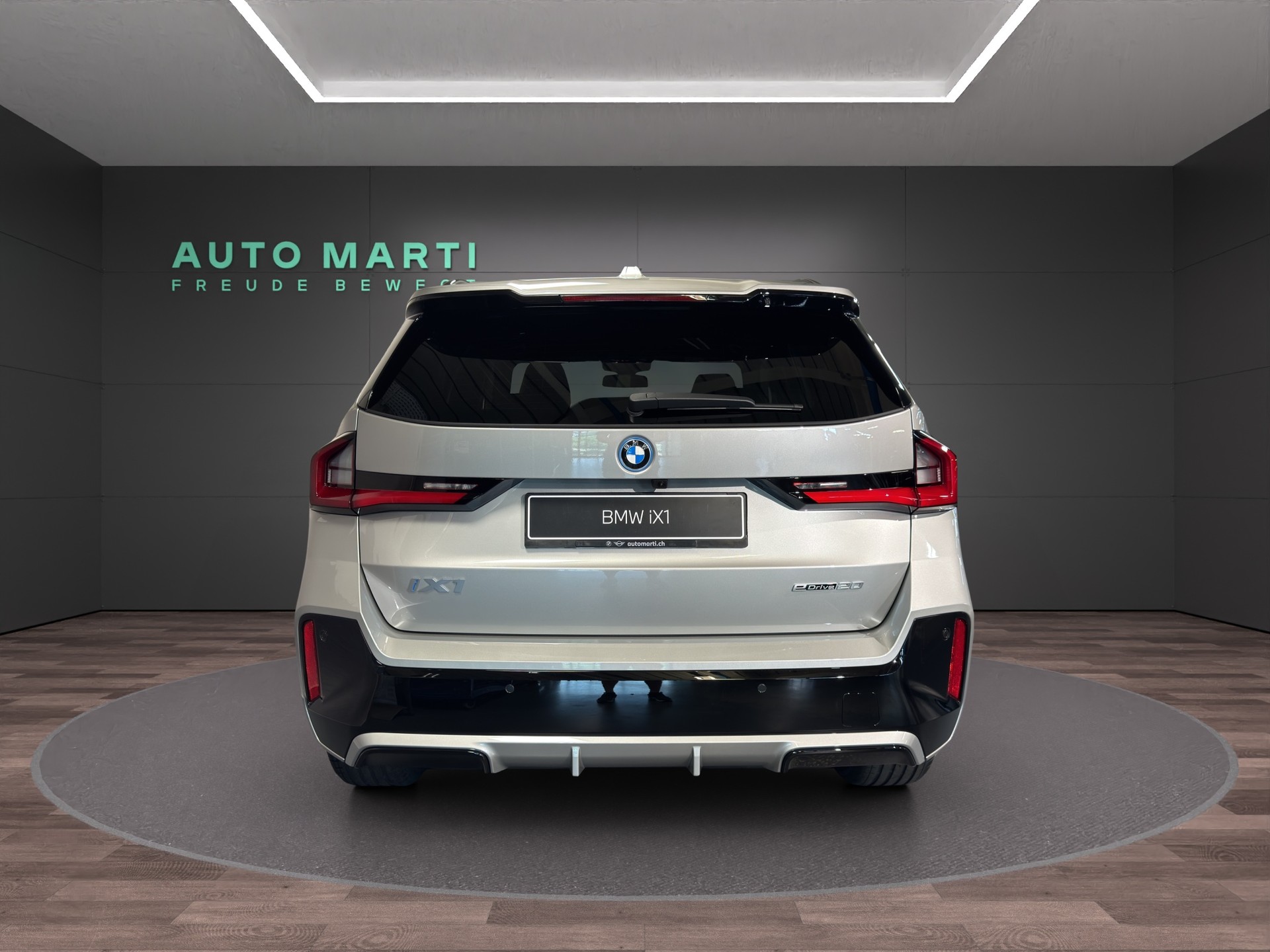 BMW iX1 20 eDrive-image-2