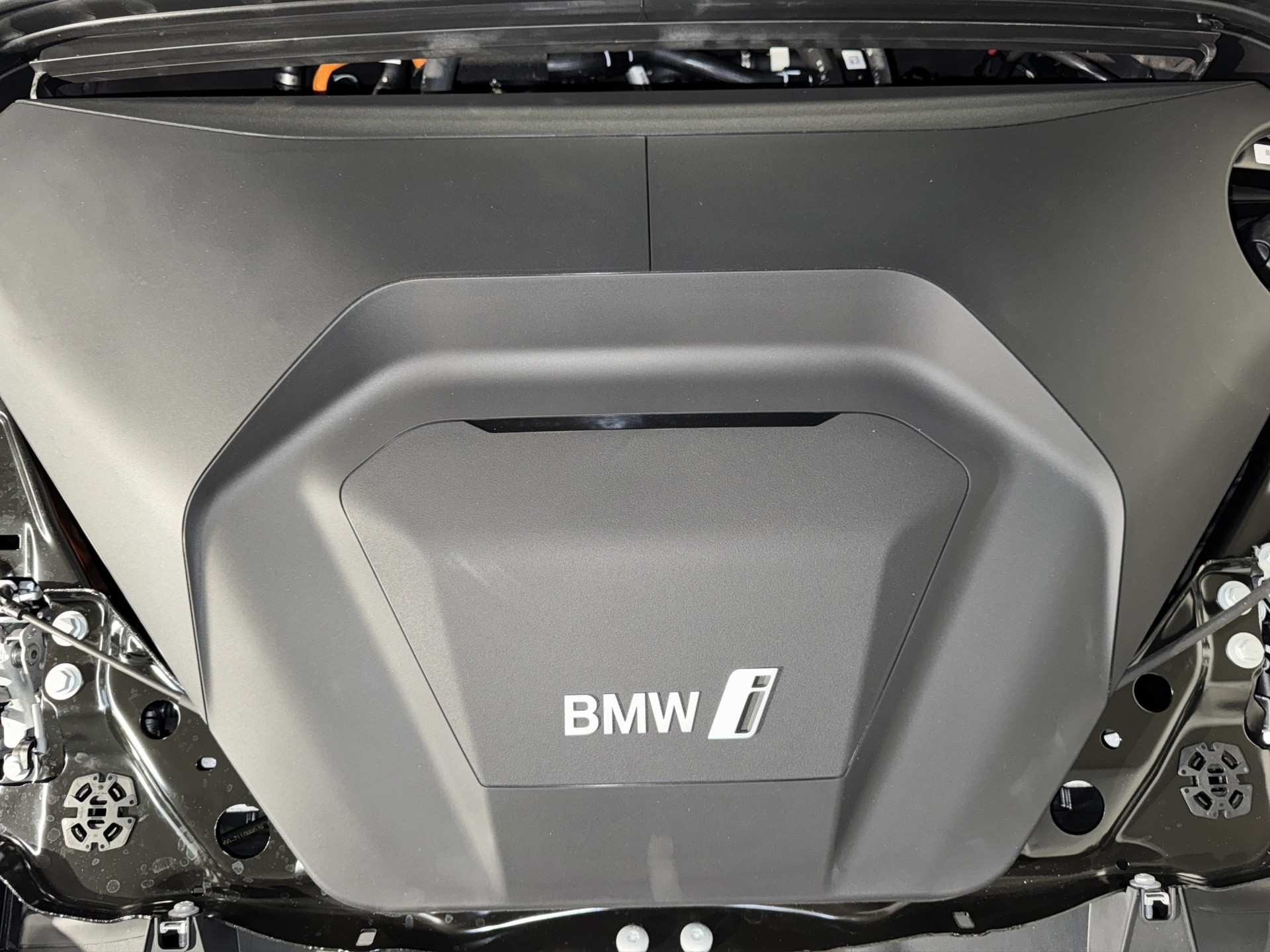 BMW iX1 20 eDrive-image-20