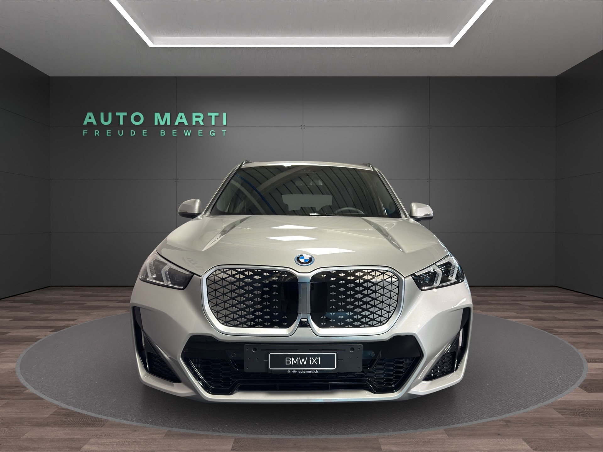 BMW iX1 20 eDrive-image-4