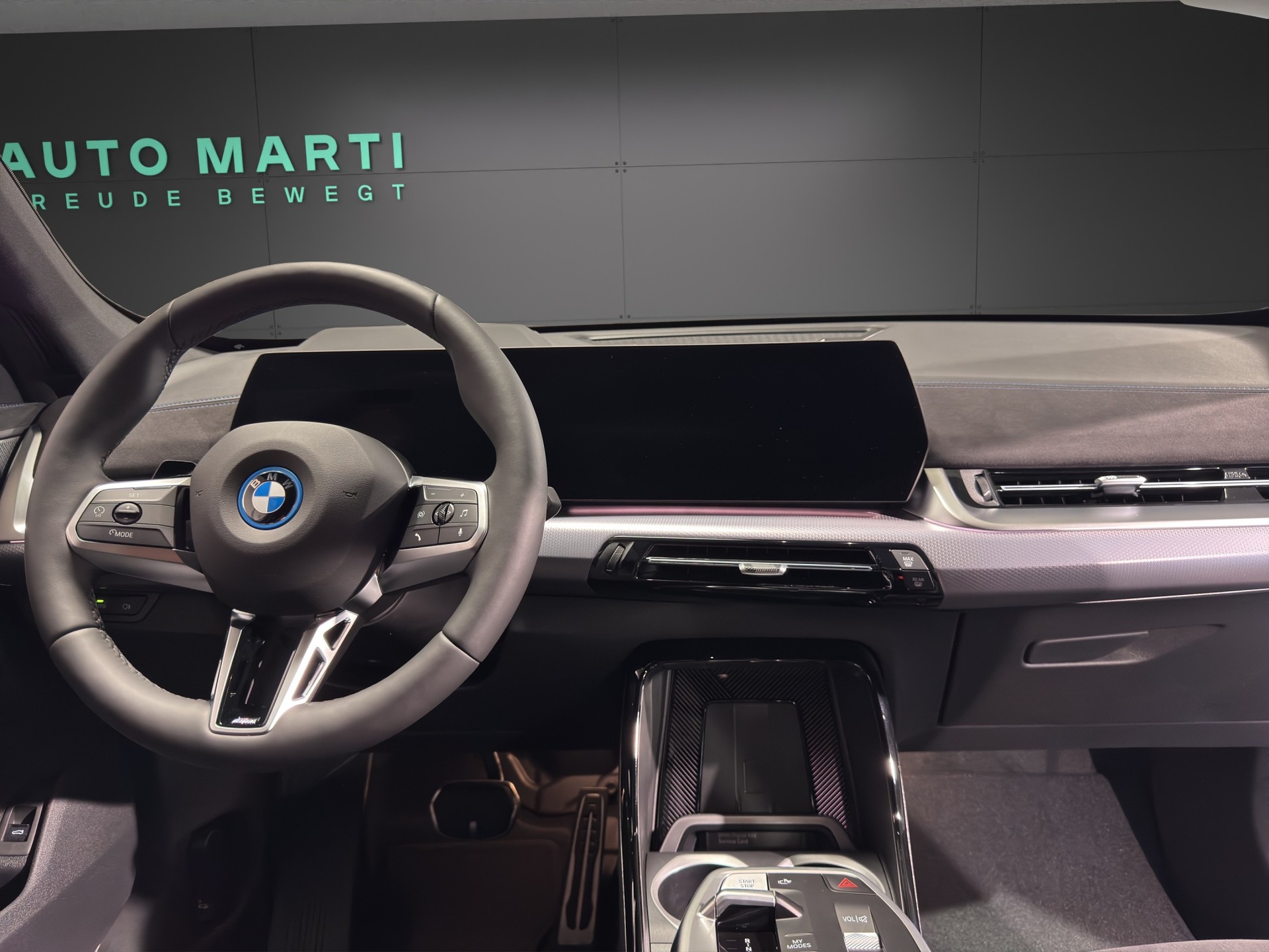 BMW iX1 20 eDrive-image-13