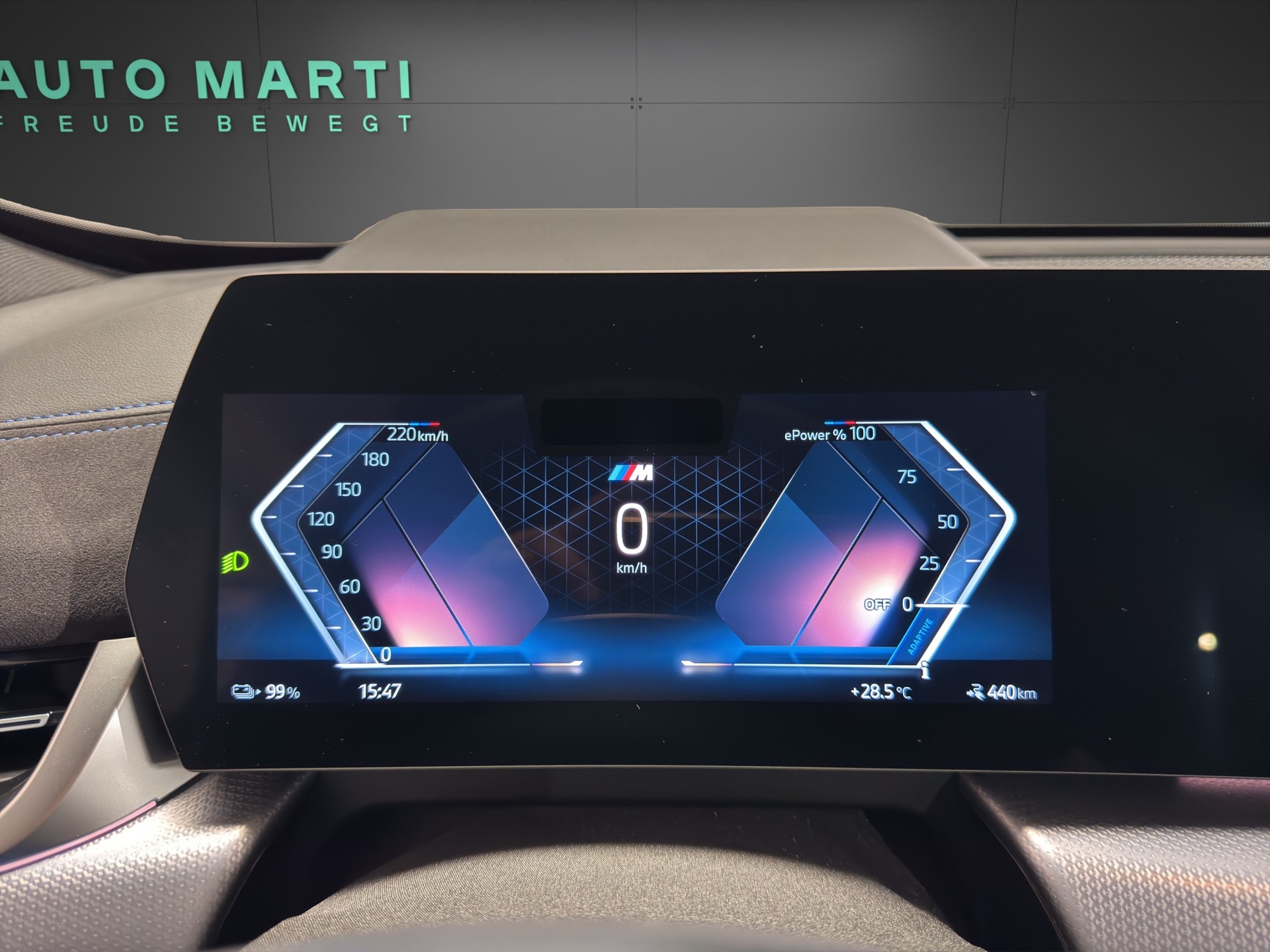 BMW iX1 20 eDrive-image-14