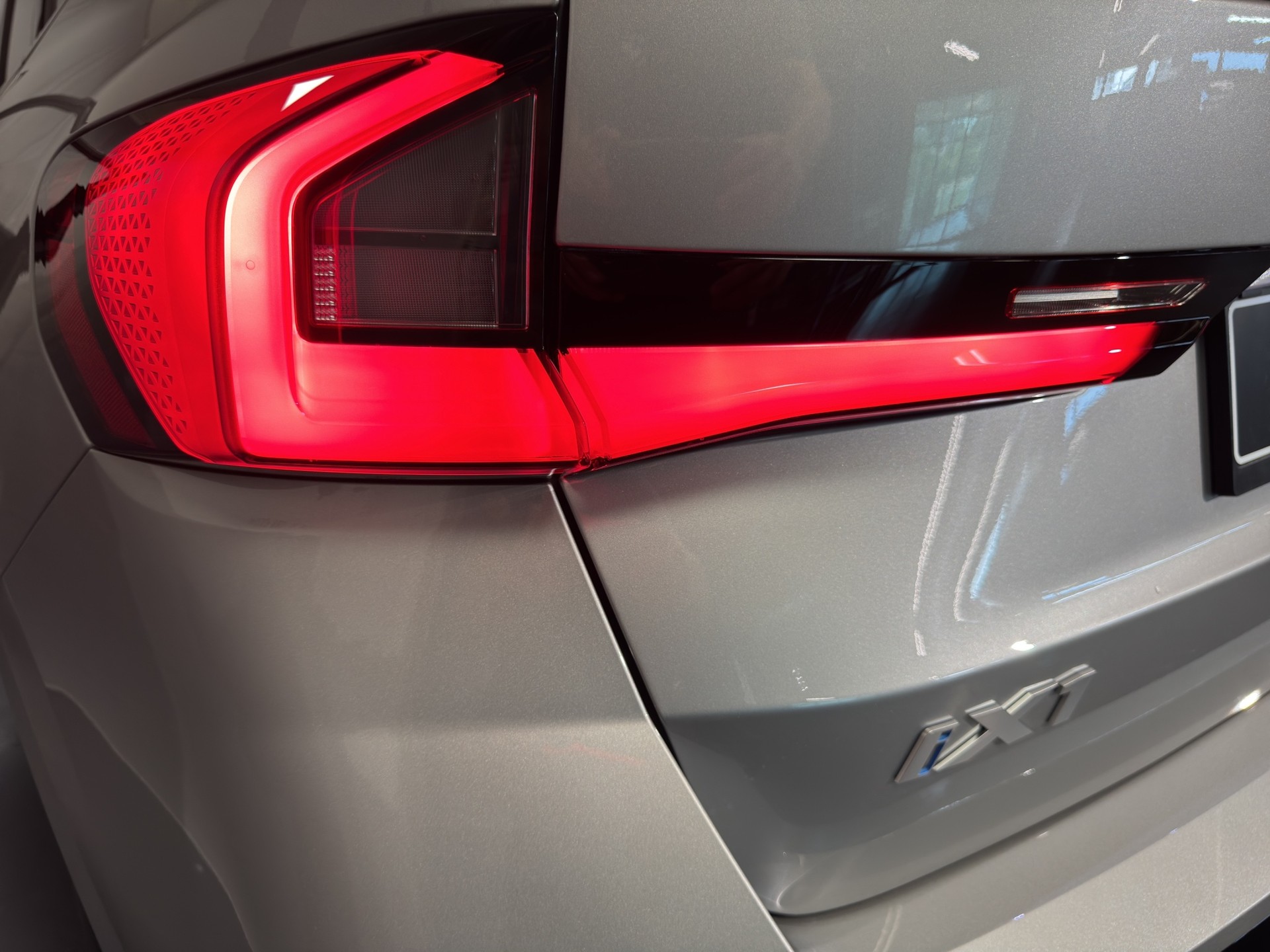 BMW iX1 20 eDrive-image-5