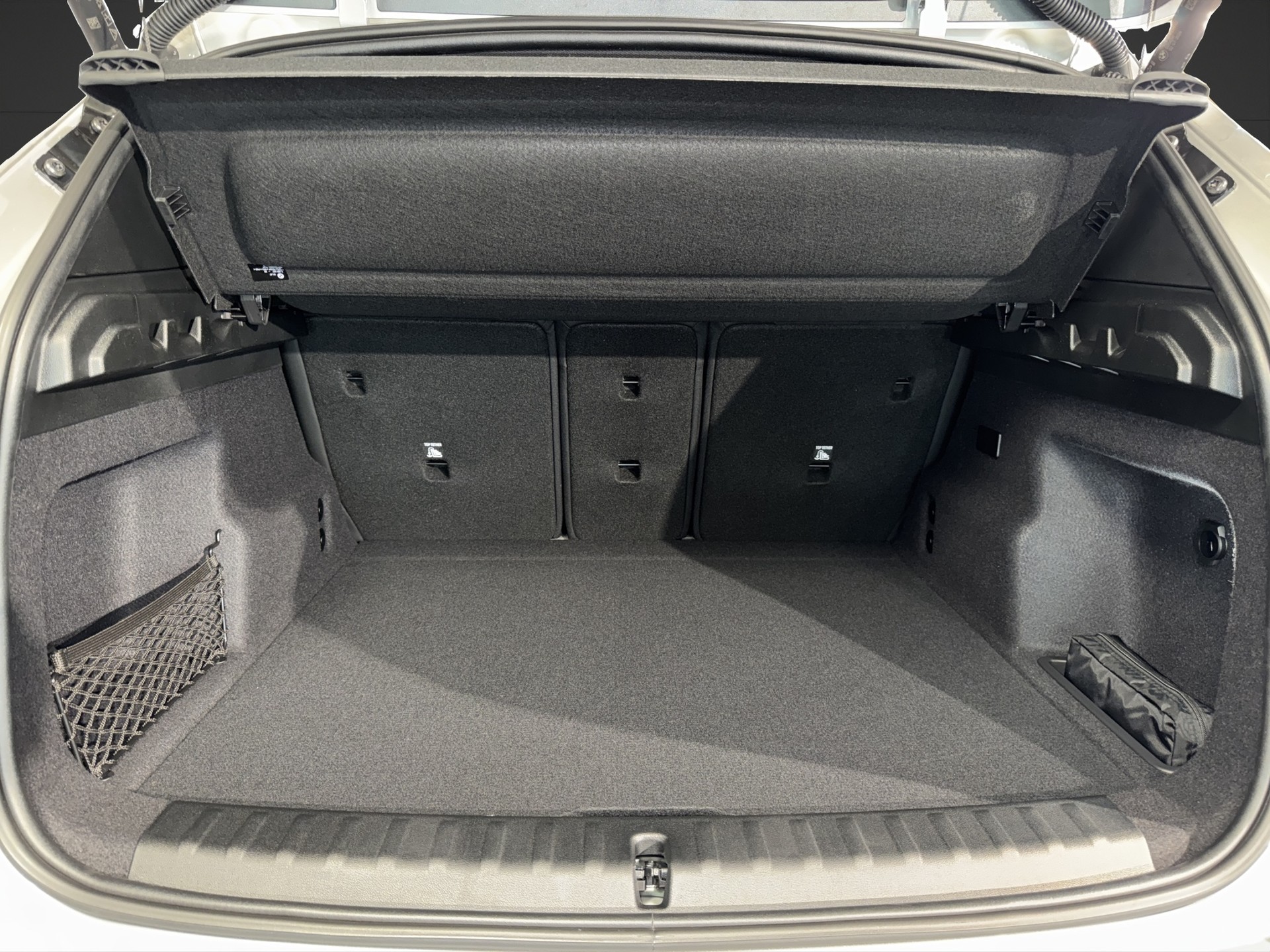 BMW iX1 20 eDrive-image-18