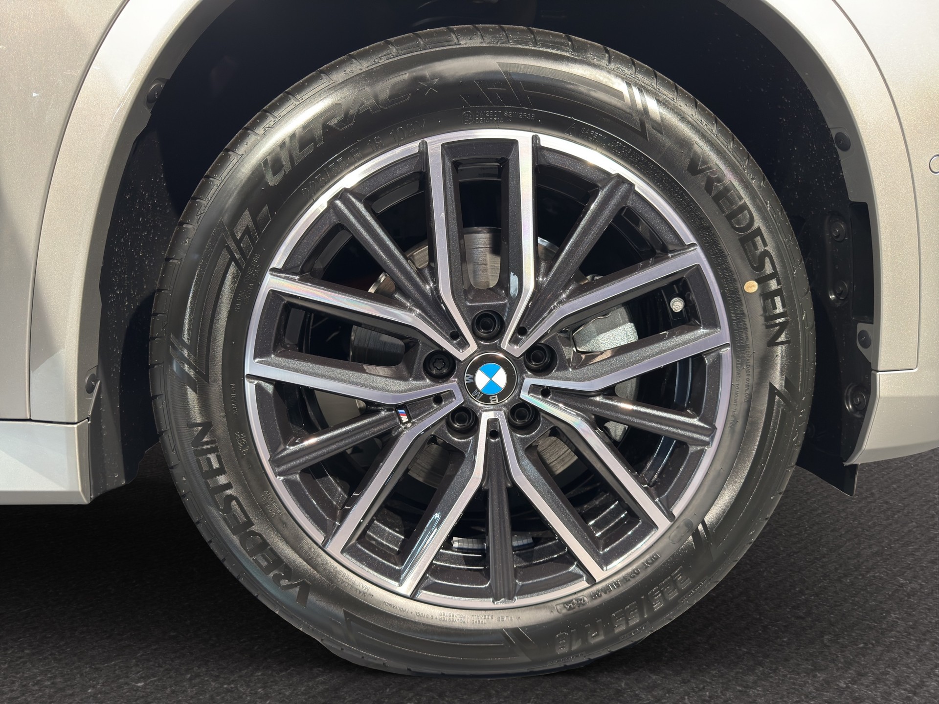 BMW iX1 20 eDrive-image-16