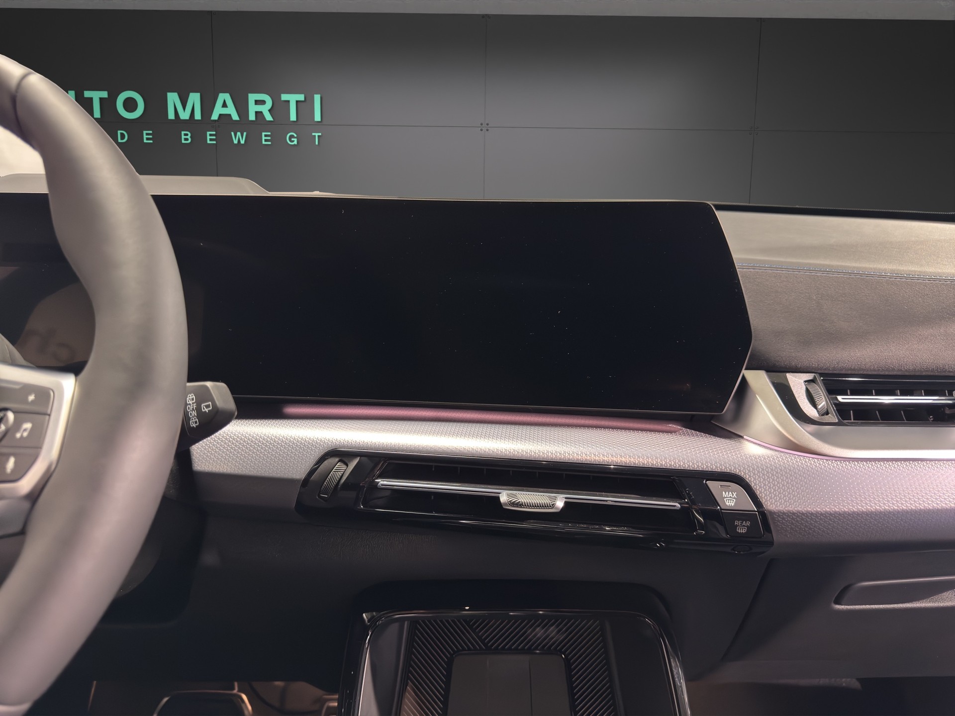 BMW iX1 20 eDrive-image-11