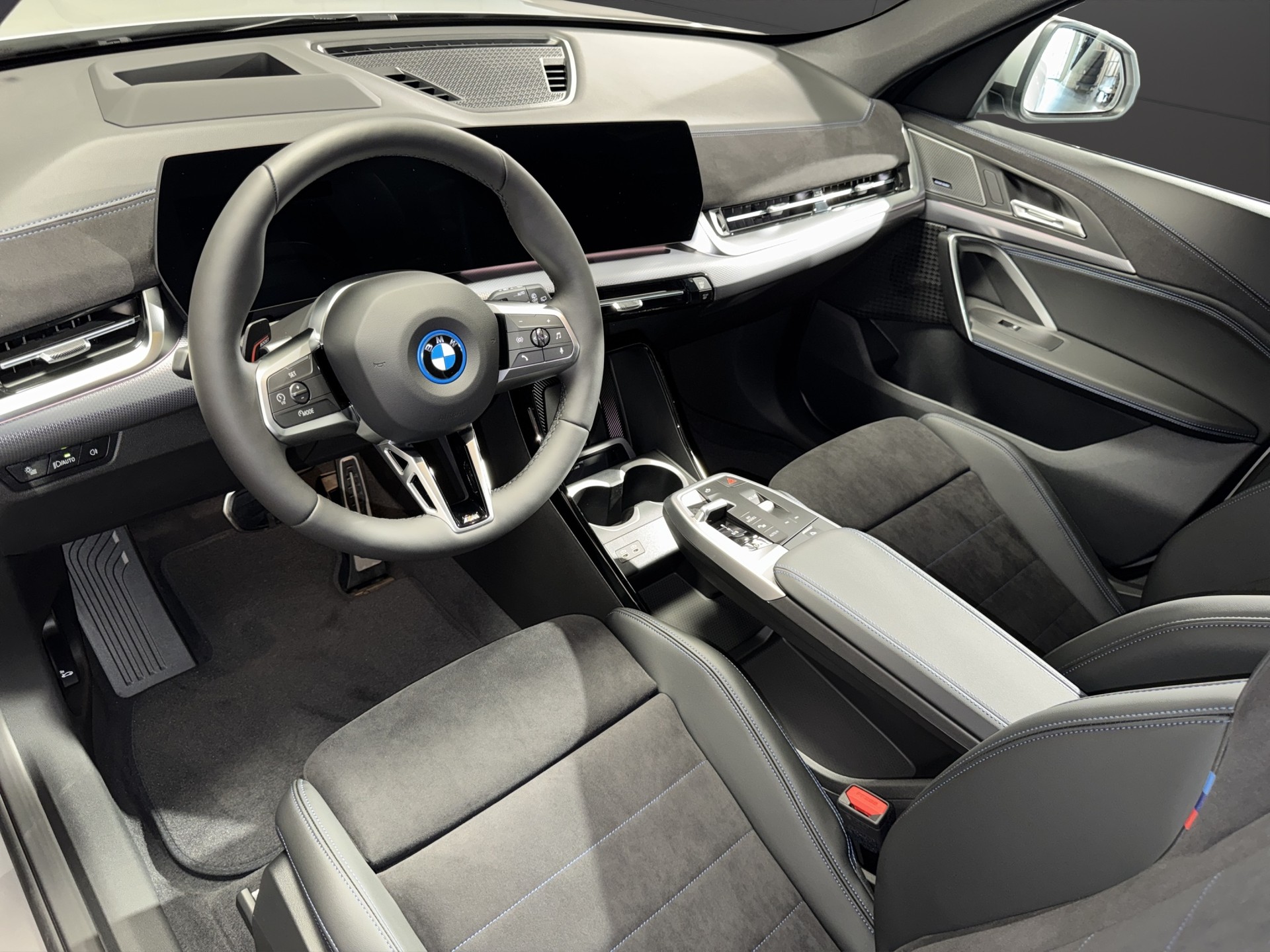 BMW iX1 20 eDrive-image-7