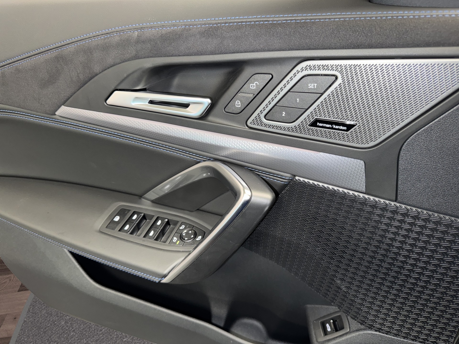 BMW iX1 20 eDrive-image-12