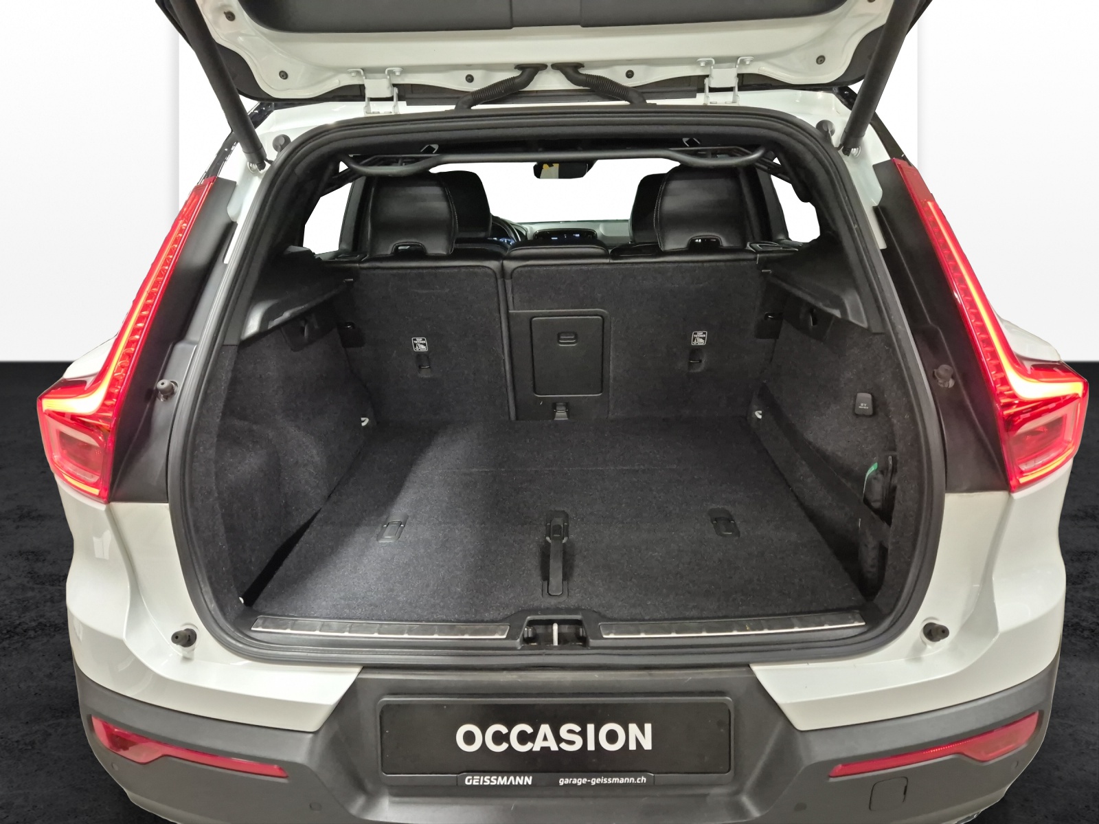 VOLVO XC40 2.0 D4 R-Design AWD-image-18
