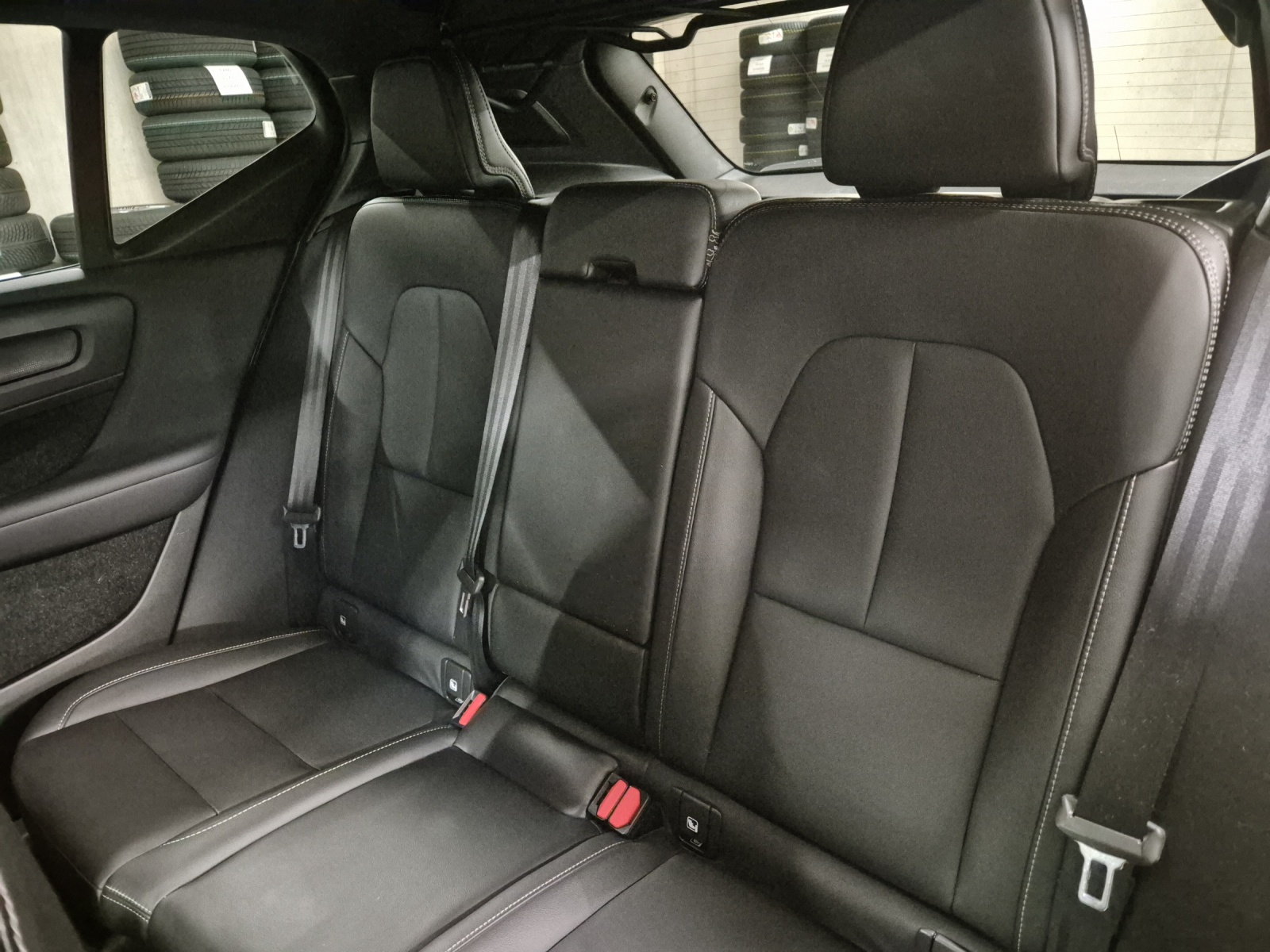 VOLVO XC40 2.0 D4 R-Design AWD-image-15