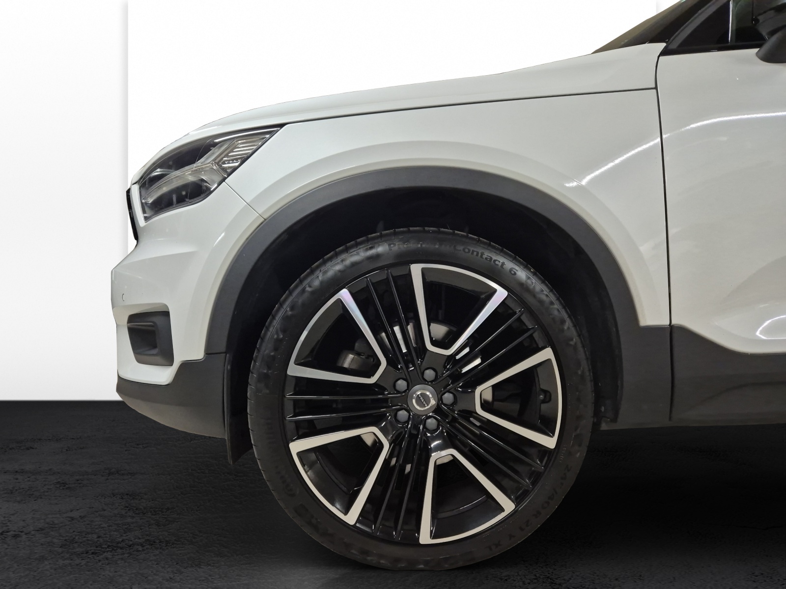 VOLVO XC40 2.0 D4 R-Design AWD-image-19