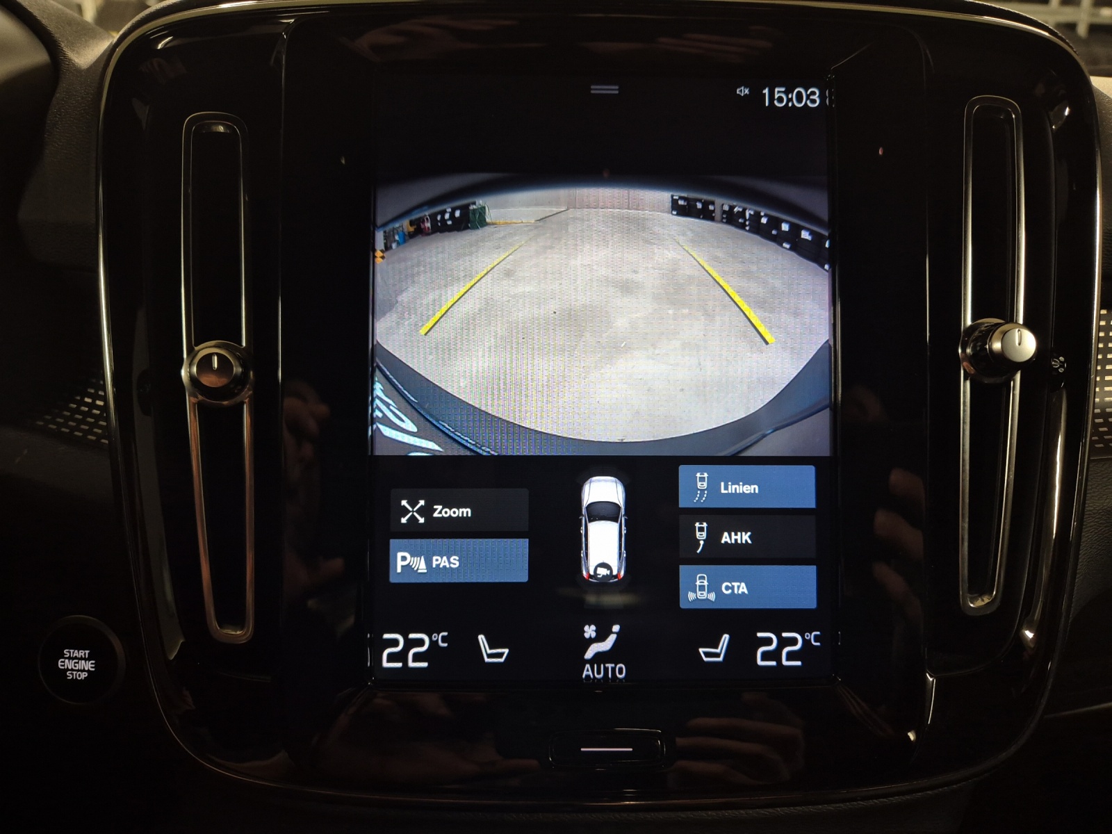 VOLVO XC40 2.0 D4 R-Design AWD-image-11
