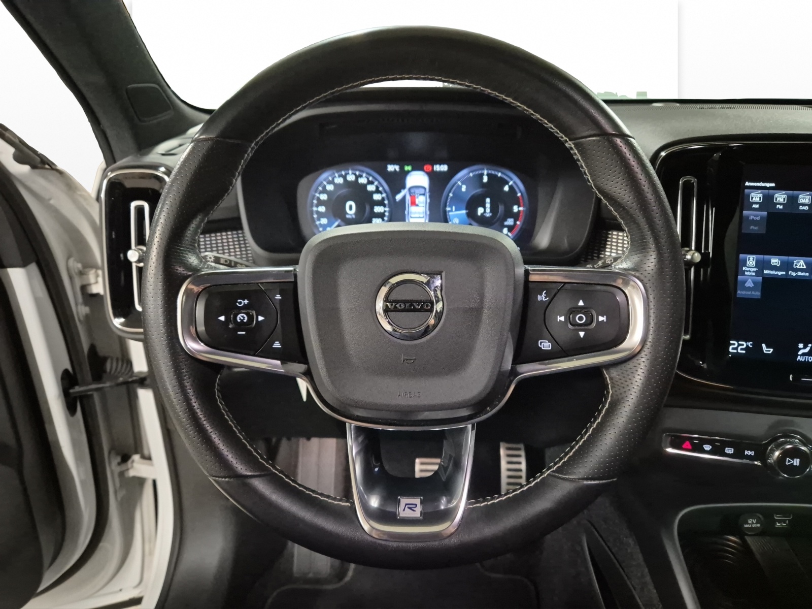 VOLVO XC40 2.0 D4 R-Design AWD-image-9